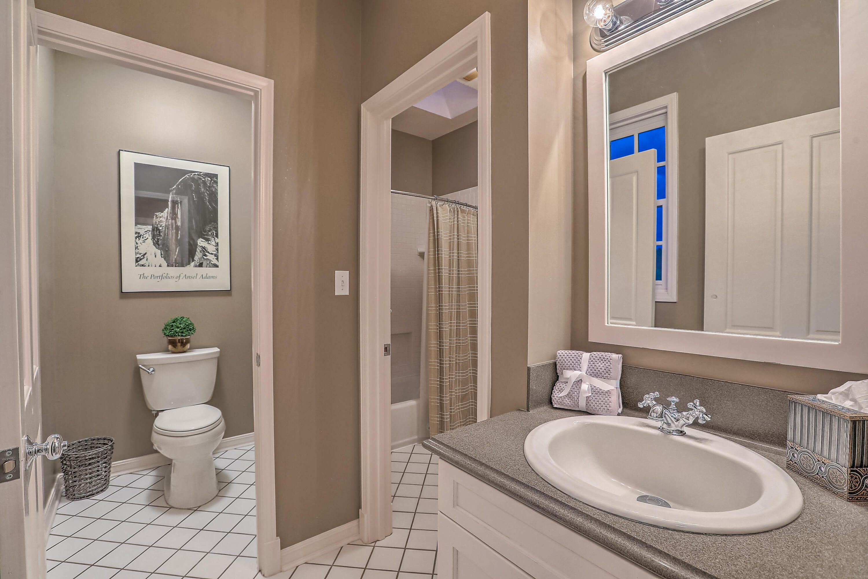 1724 AVENIDA ALTURAS NE