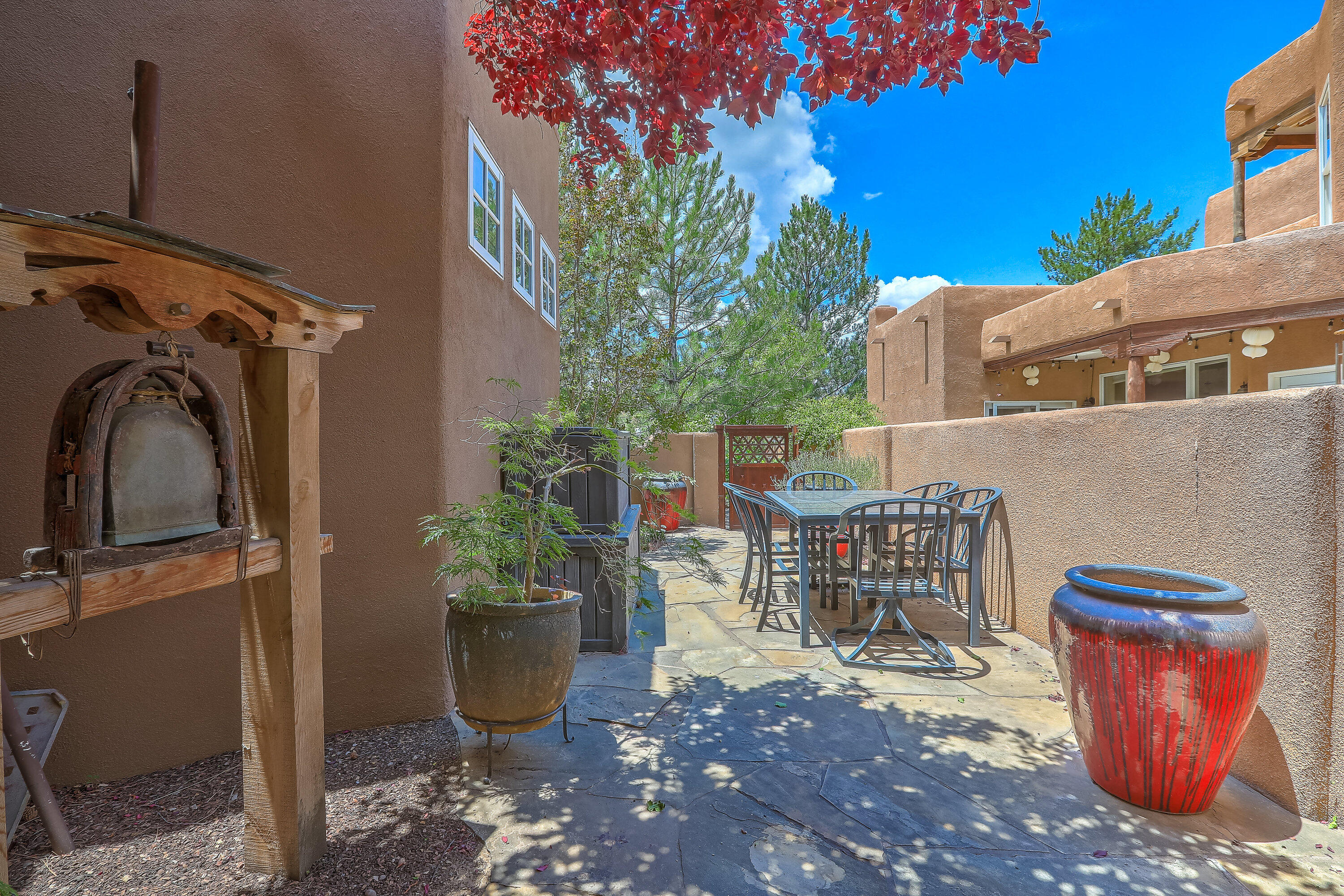 1724 AVENIDA ALTURAS NE