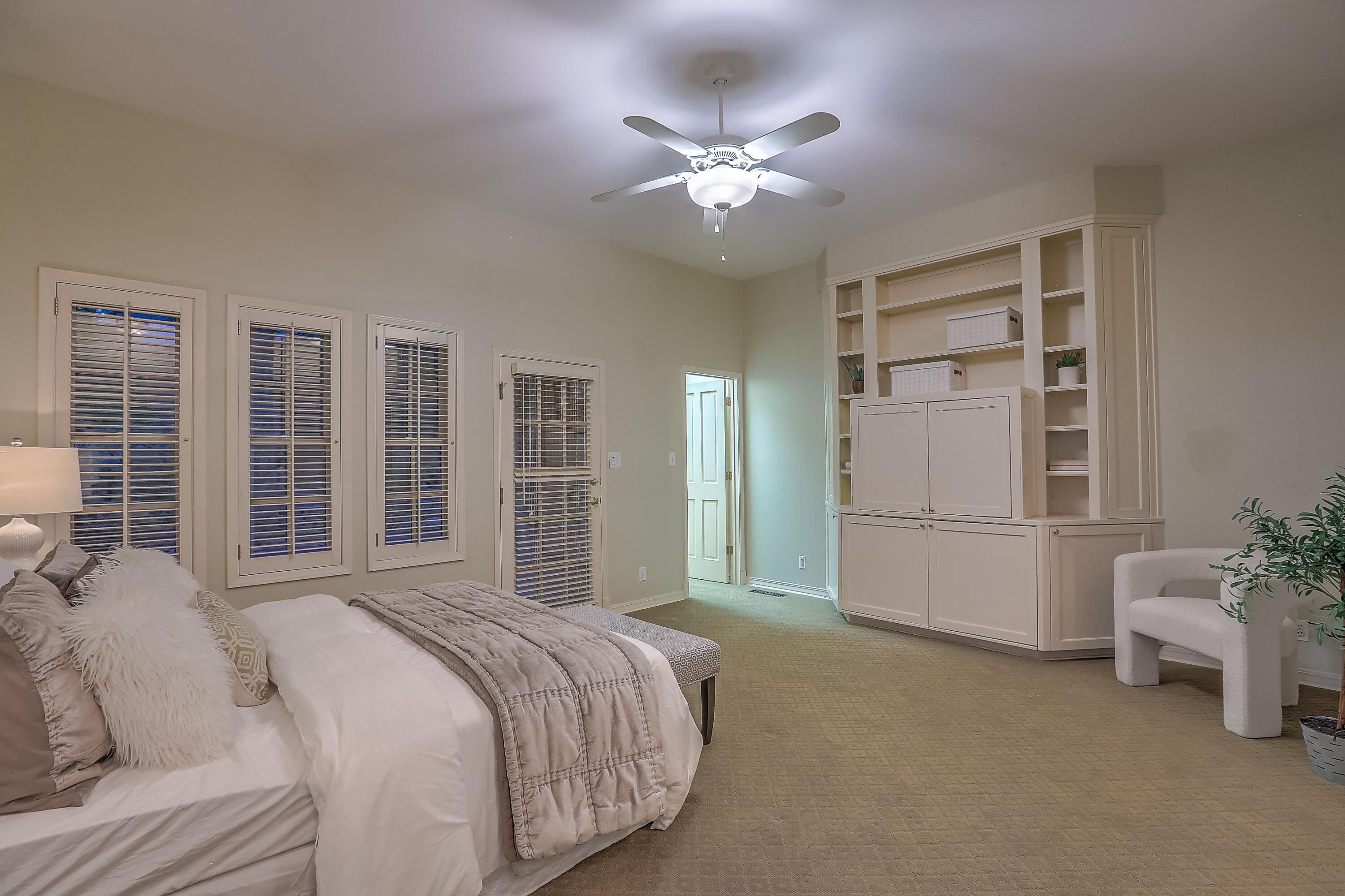 1724 AVENIDA ALTURAS NE