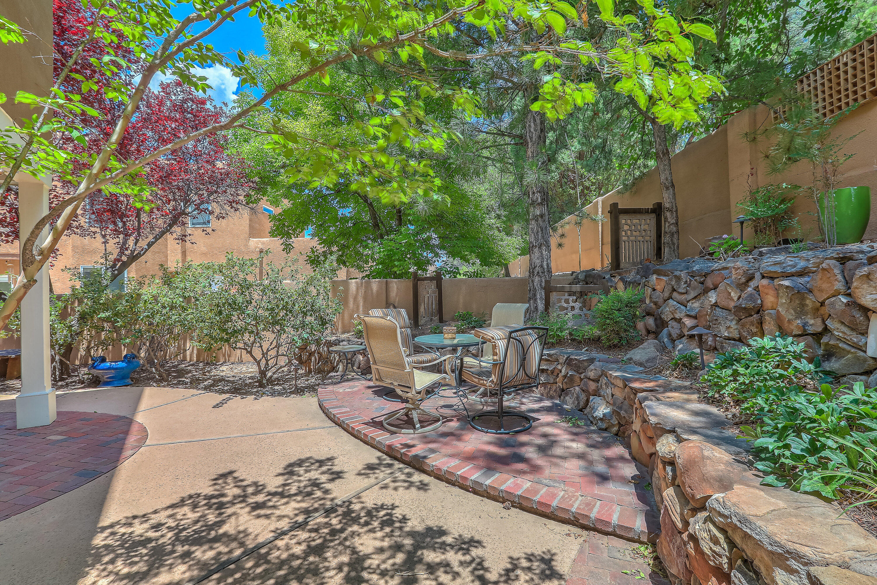 1724 AVENIDA ALTURAS NE