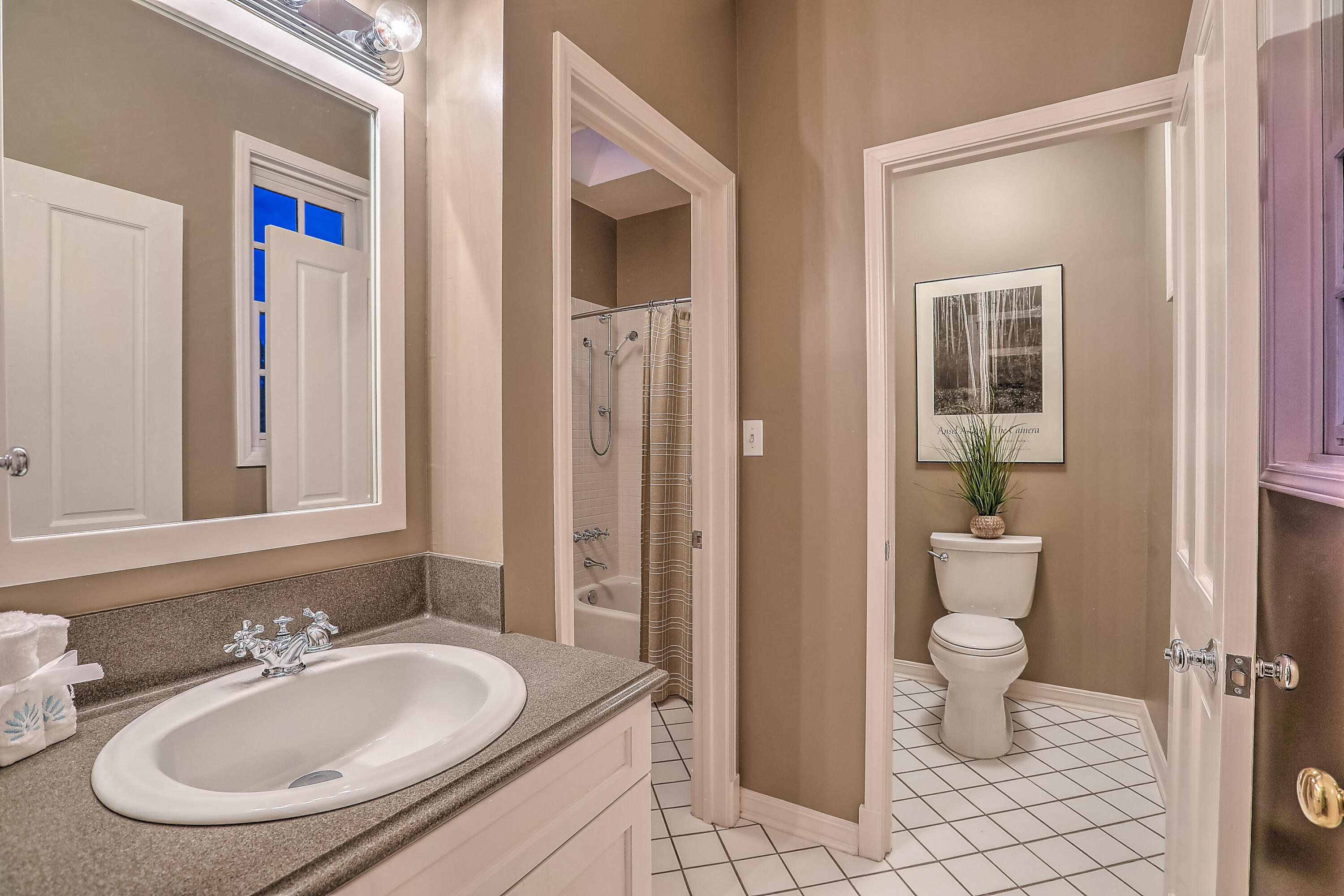 1724 AVENIDA ALTURAS NE