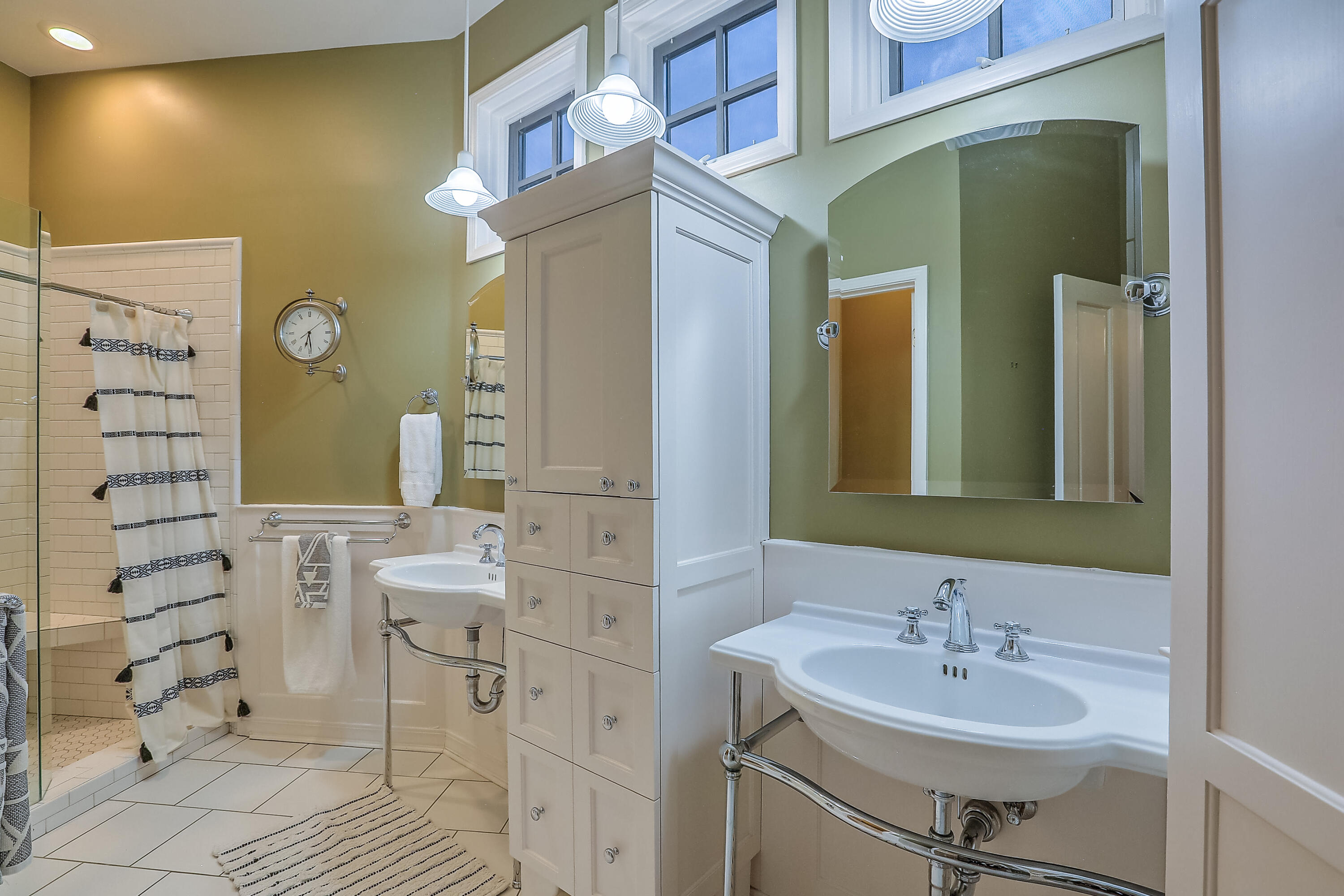 1724 AVENIDA ALTURAS NE