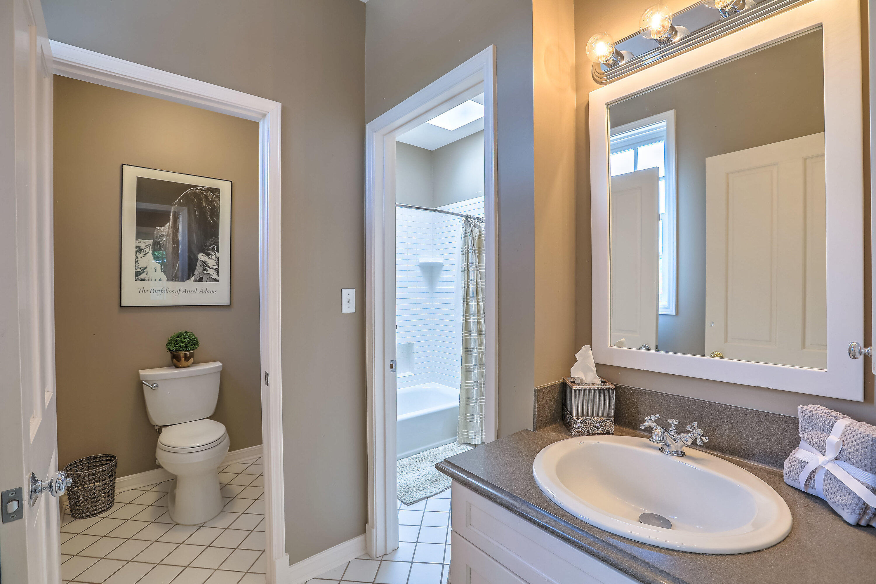 1724 AVENIDA ALTURAS NE