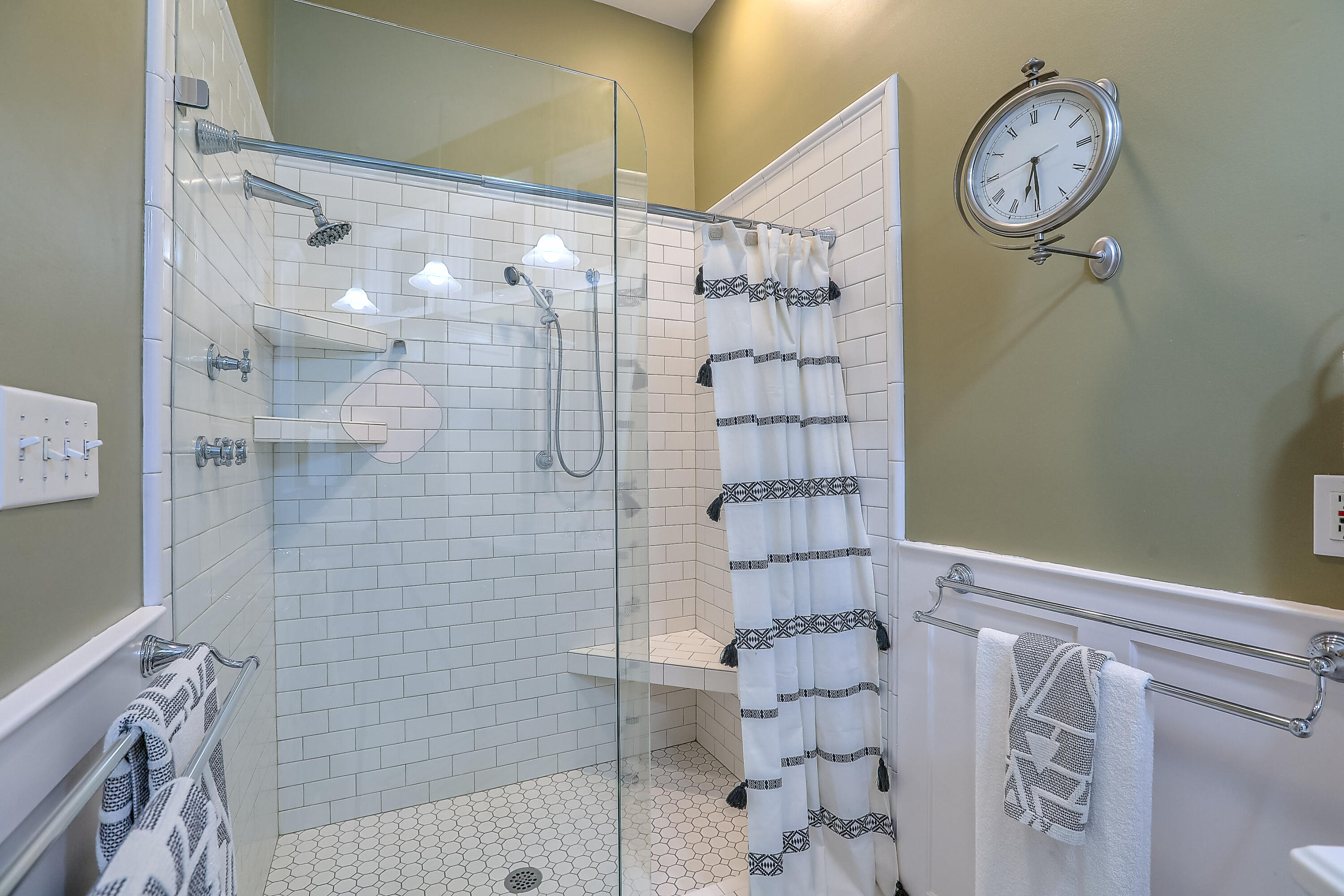 1724 AVENIDA ALTURAS NE