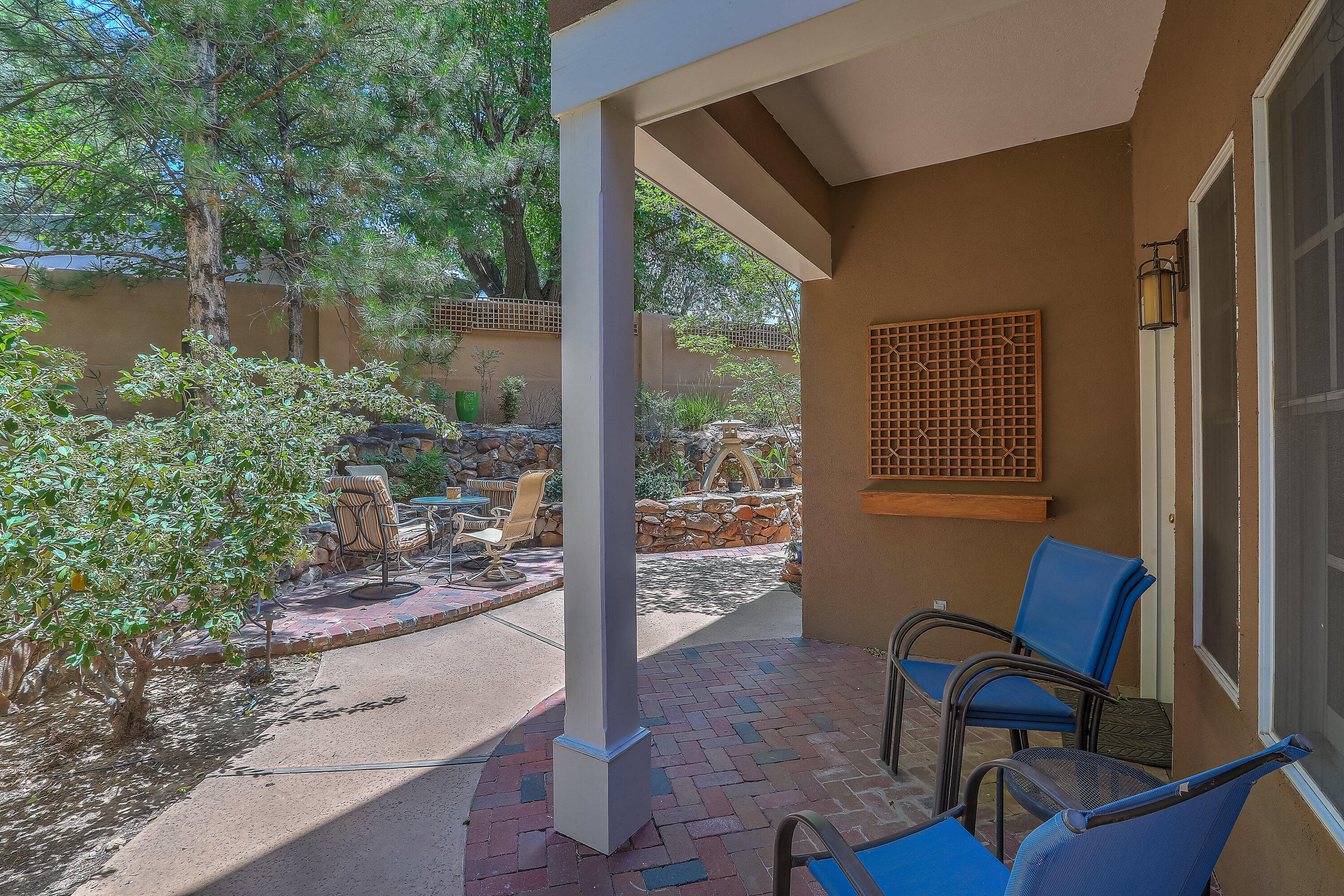 1724 AVENIDA ALTURAS NE