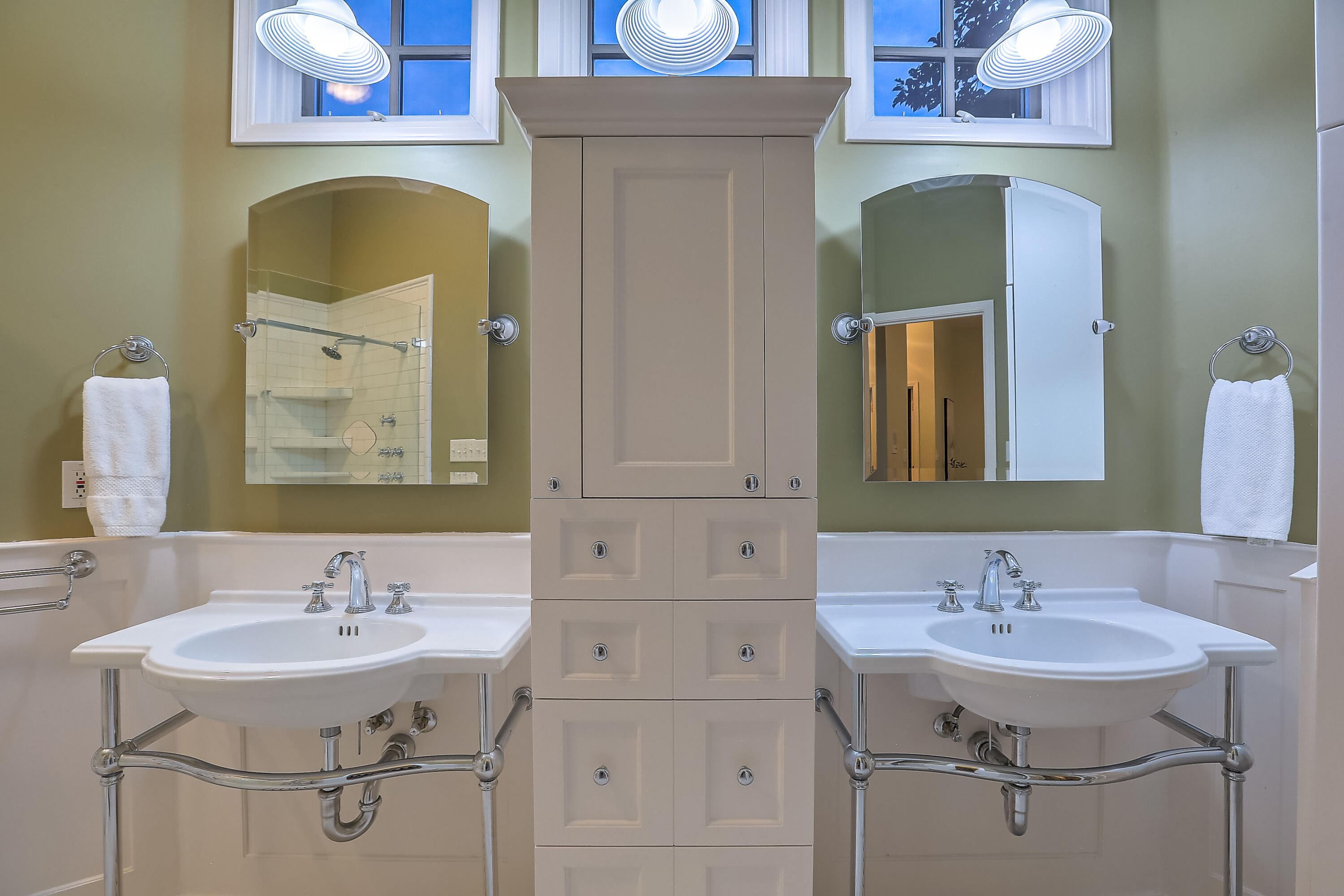 1724 AVENIDA ALTURAS NE