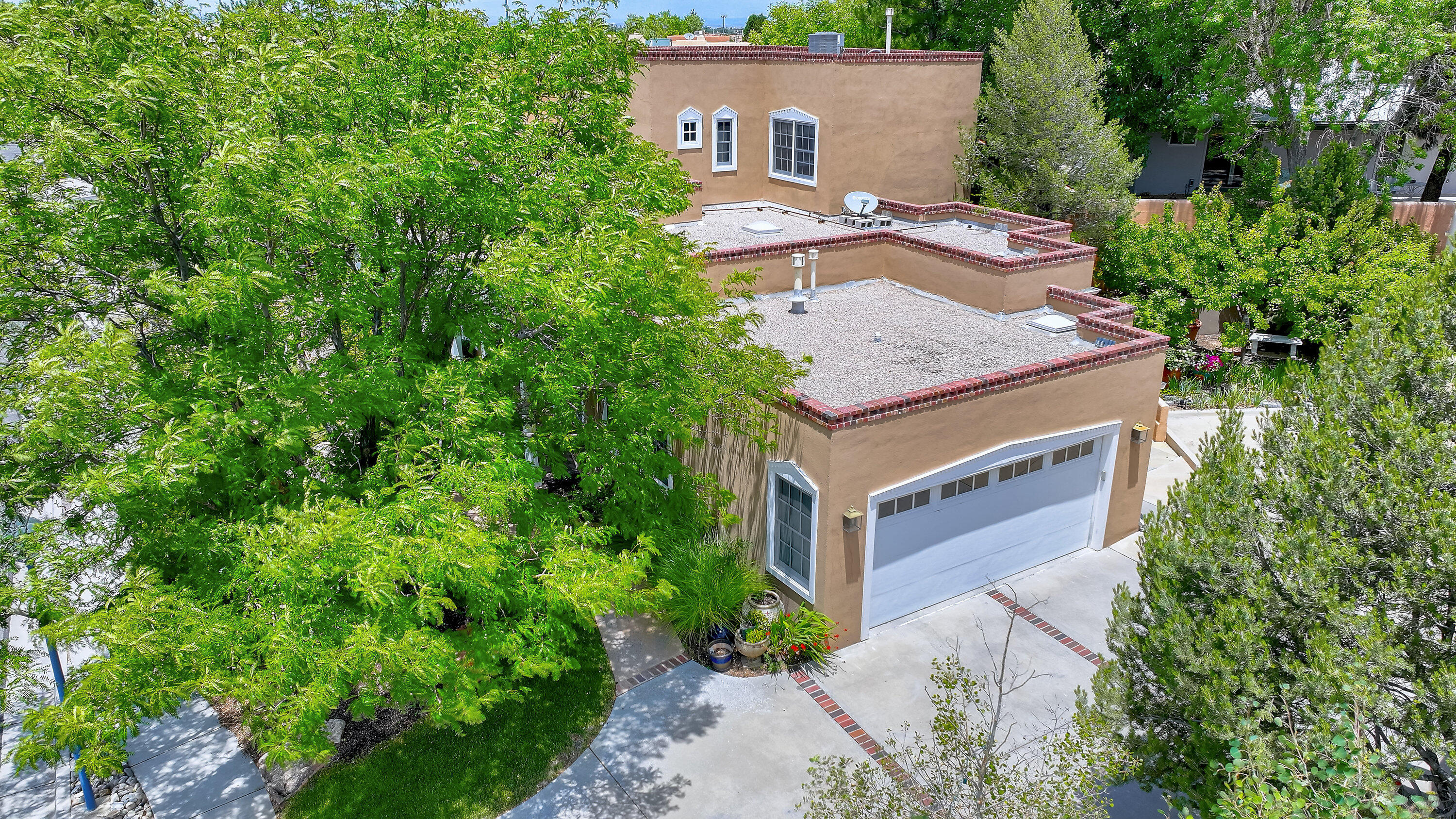 1724 AVENIDA ALTURAS NE