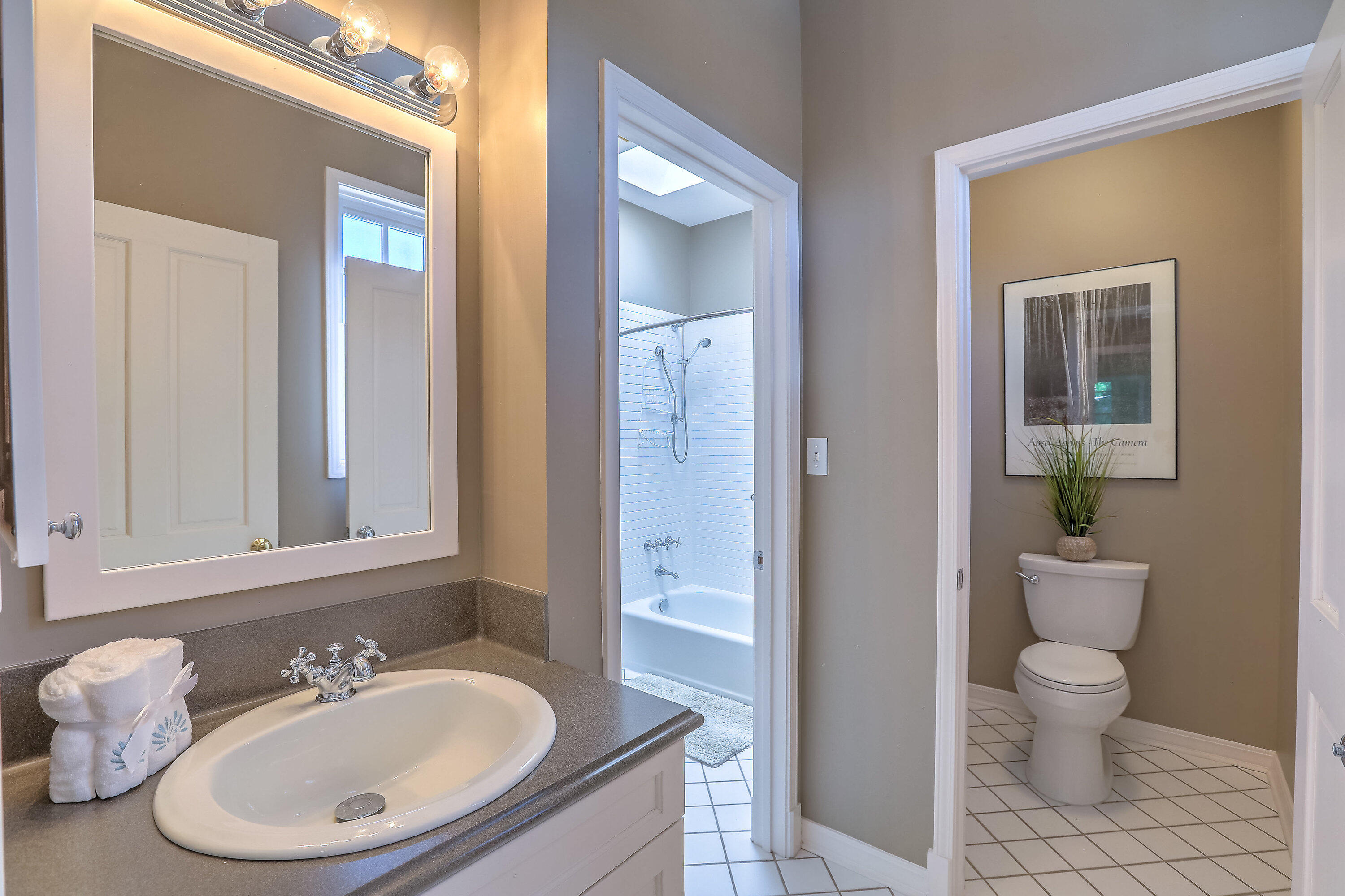 1724 AVENIDA ALTURAS NE