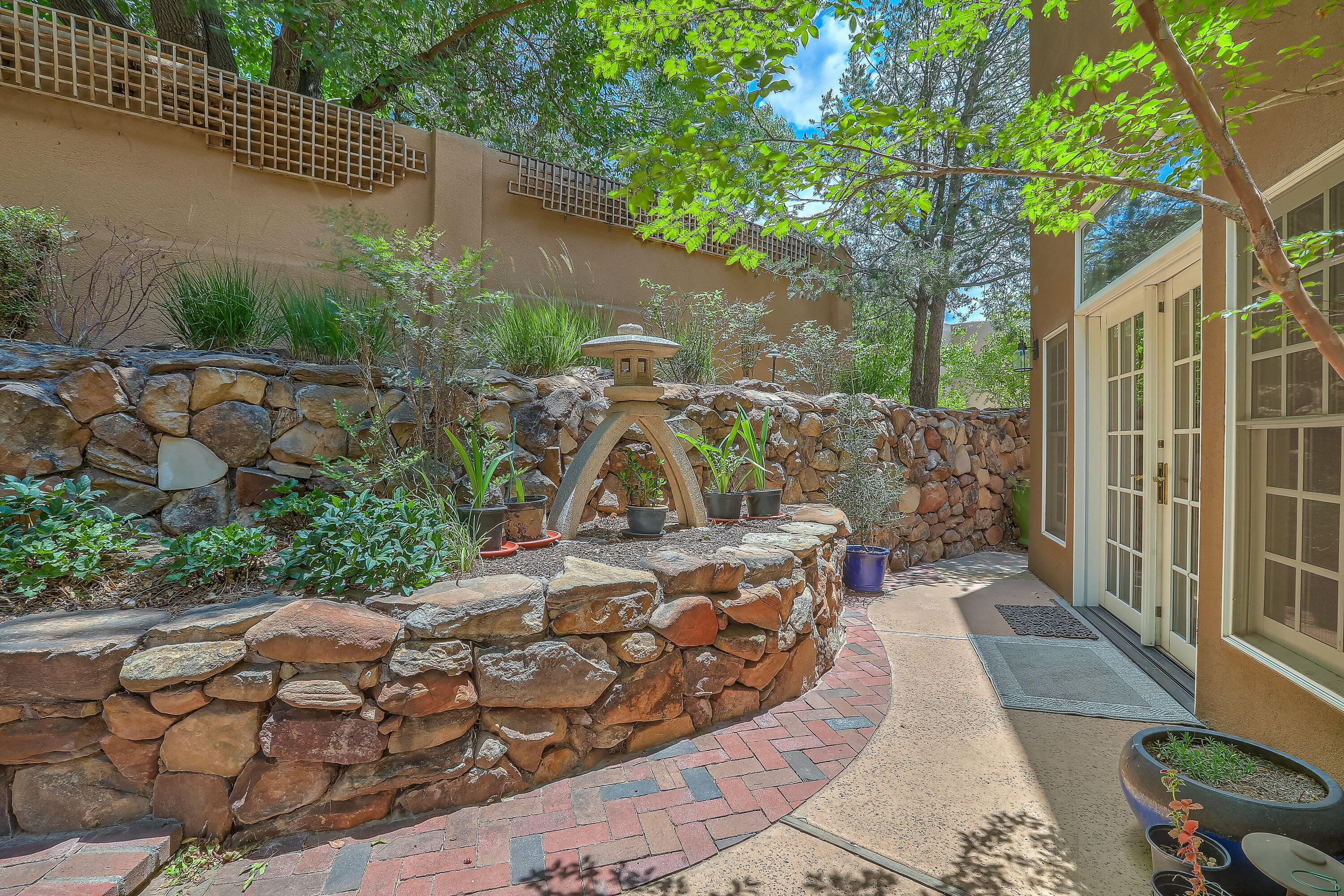 1724 AVENIDA ALTURAS NE