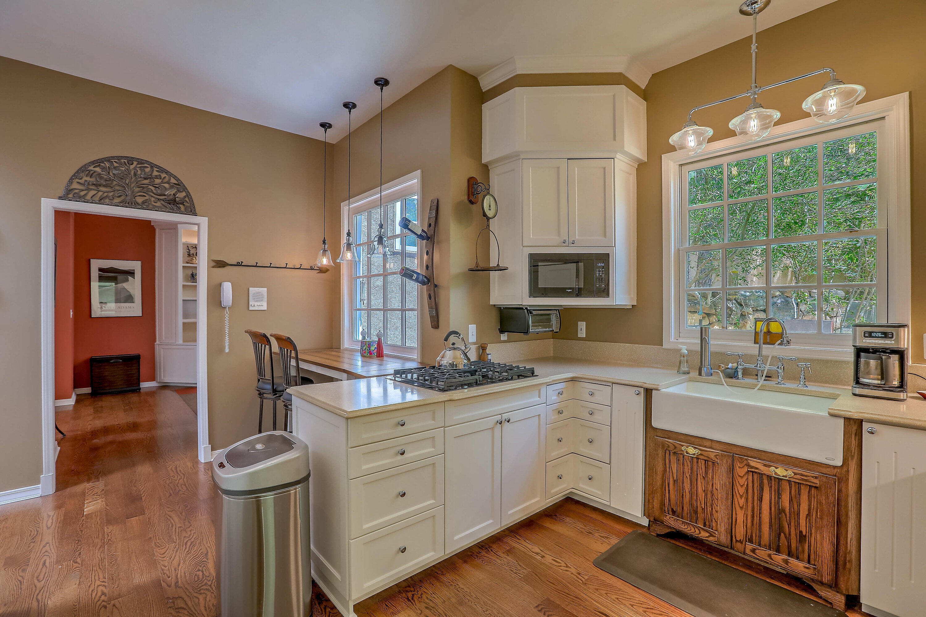 1724 AVENIDA ALTURAS NE