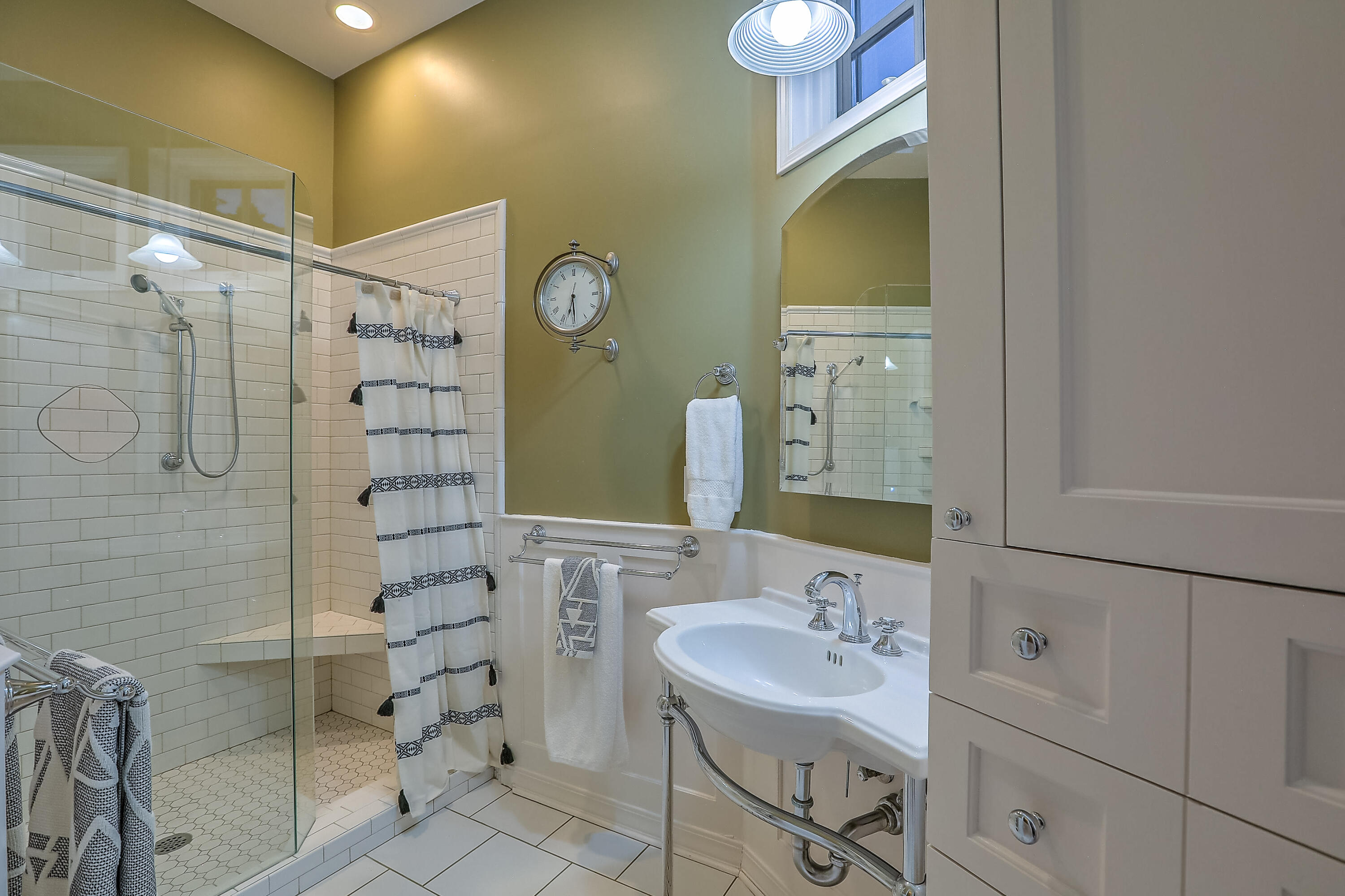 1724 AVENIDA ALTURAS NE