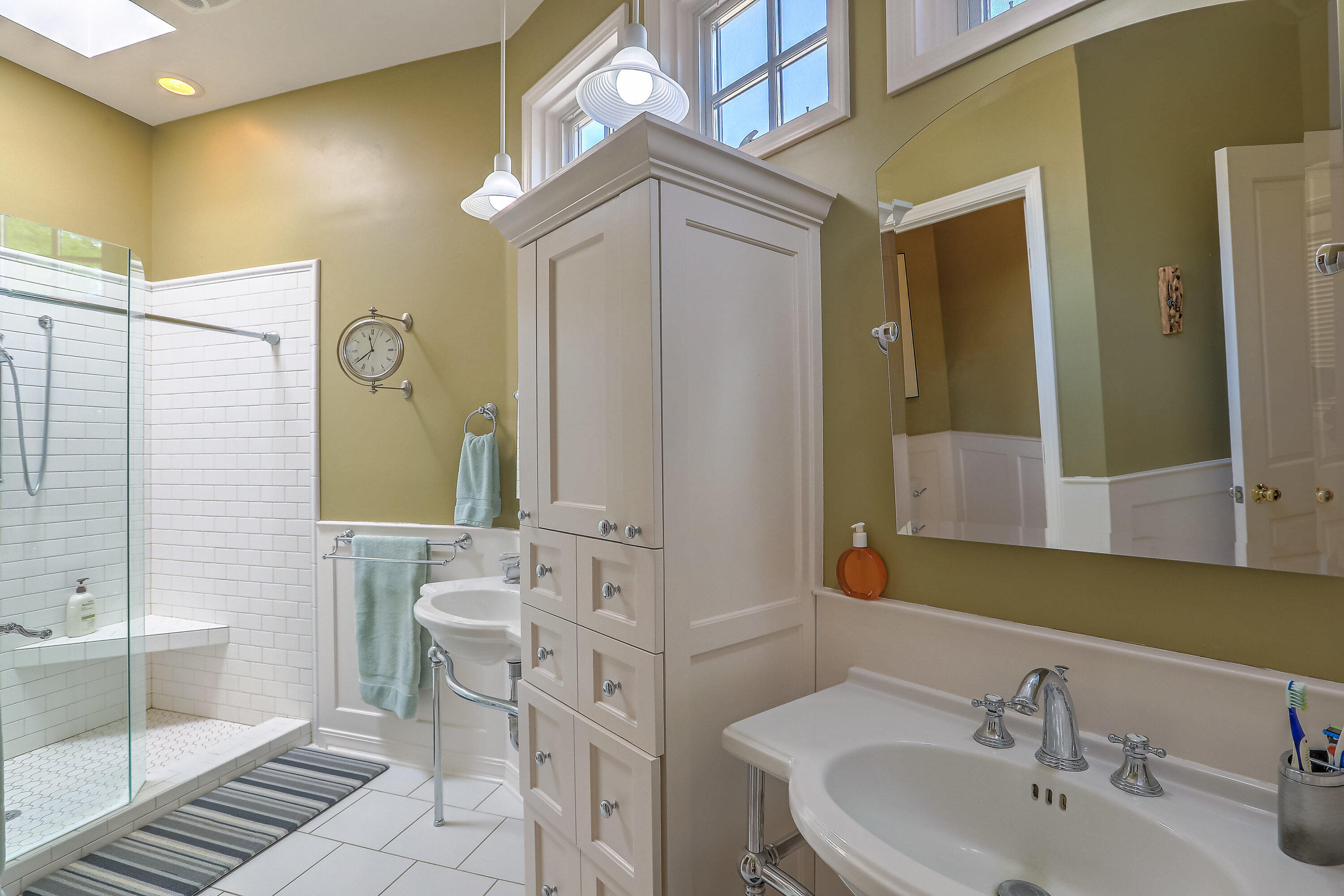 1724 AVENIDA ALTURAS NE