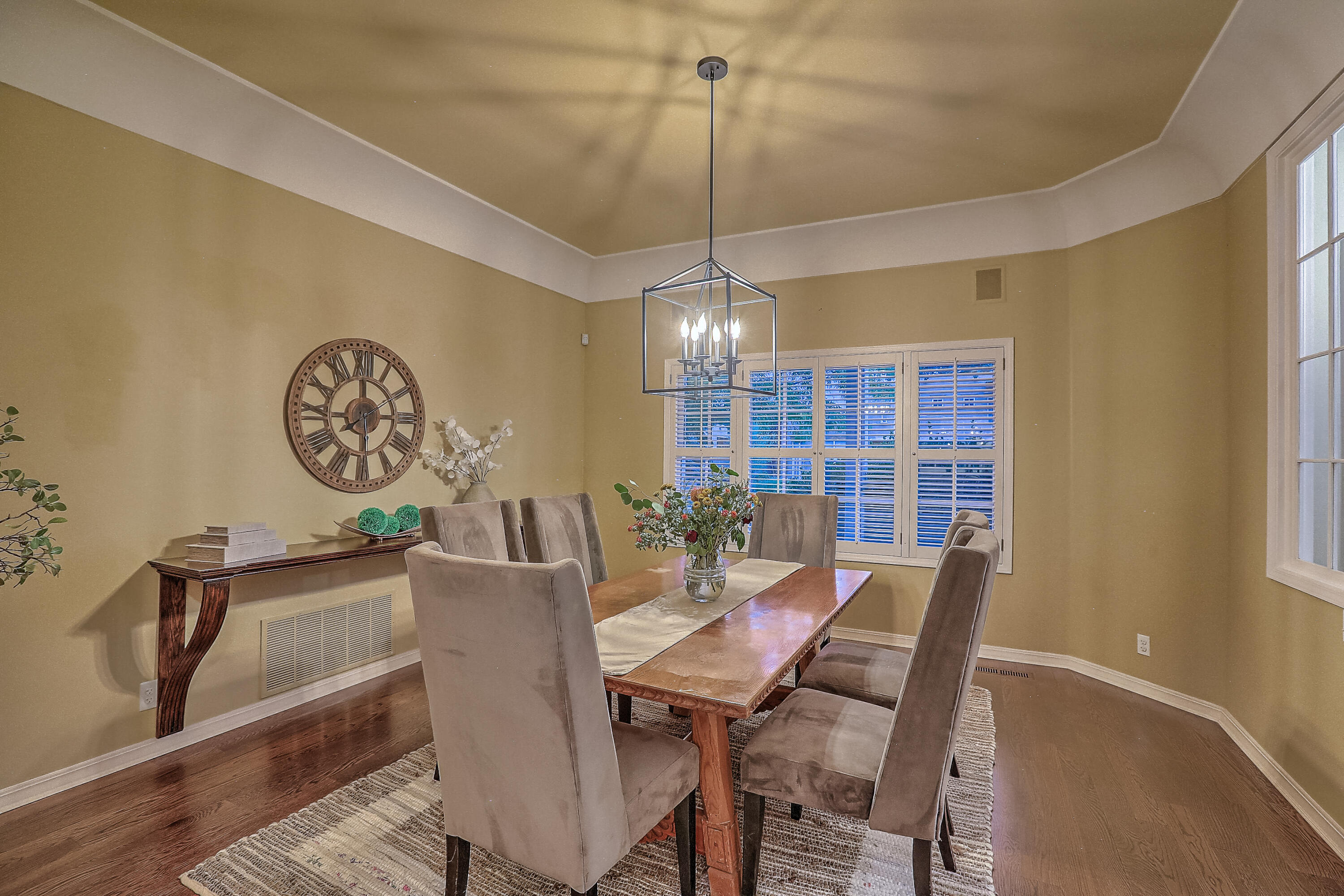 1724 AVENIDA ALTURAS NE