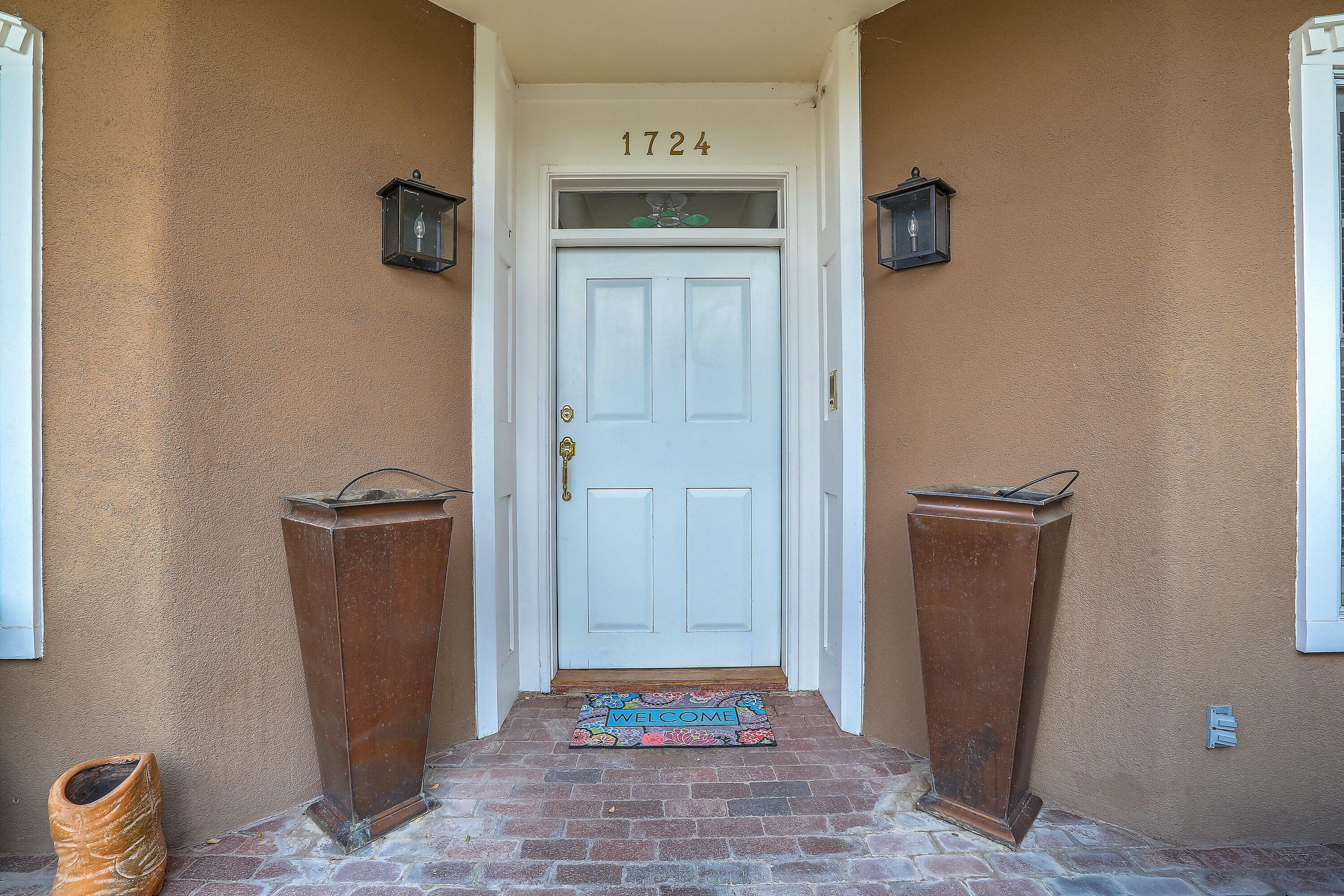 1724 AVENIDA ALTURAS NE