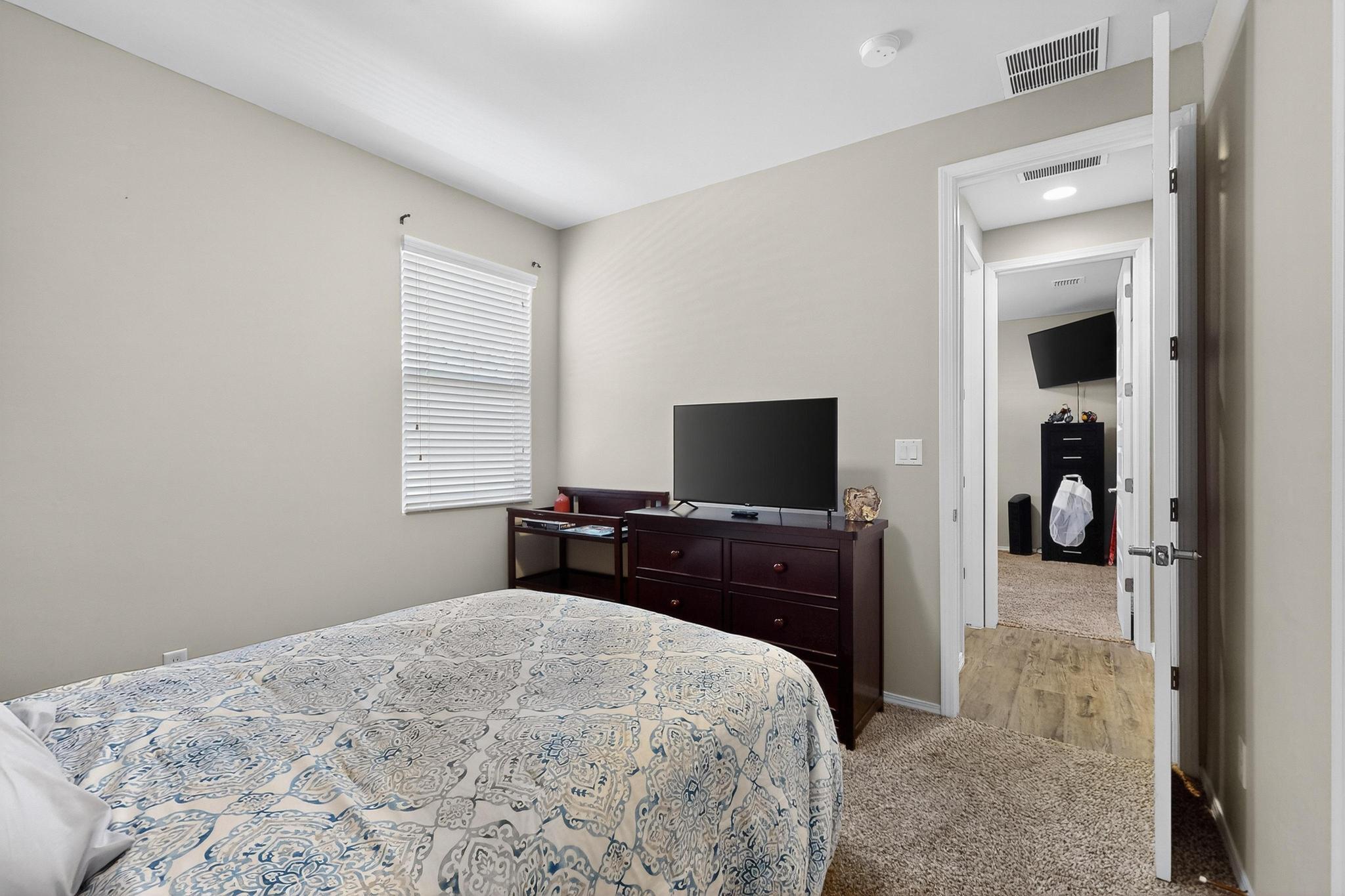 6925 CLEARY Loop NE