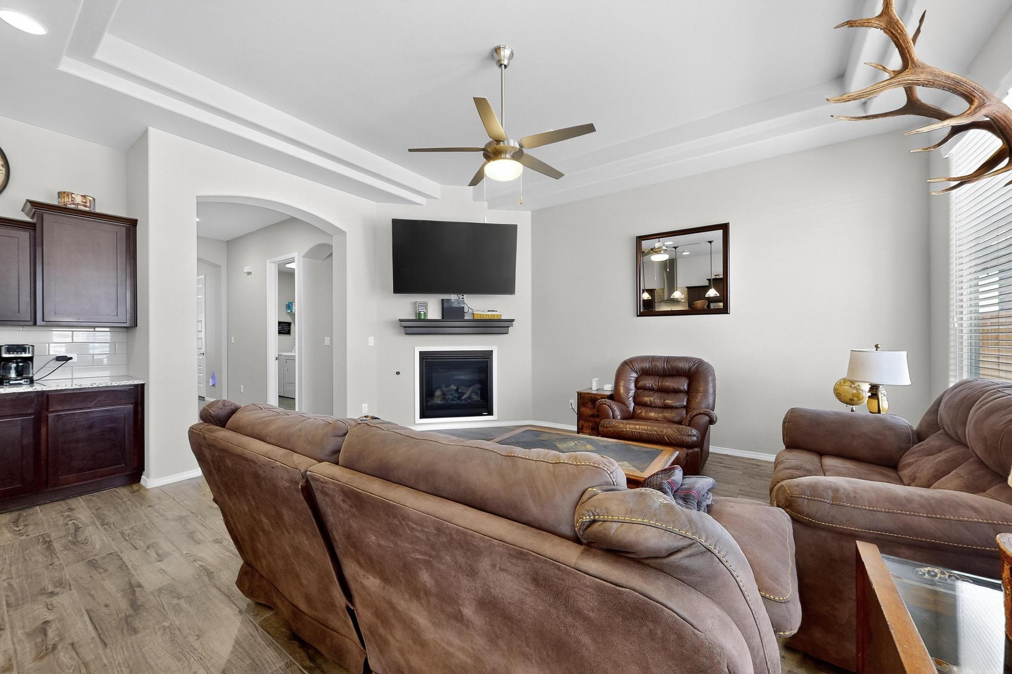 6925 CLEARY Loop NE