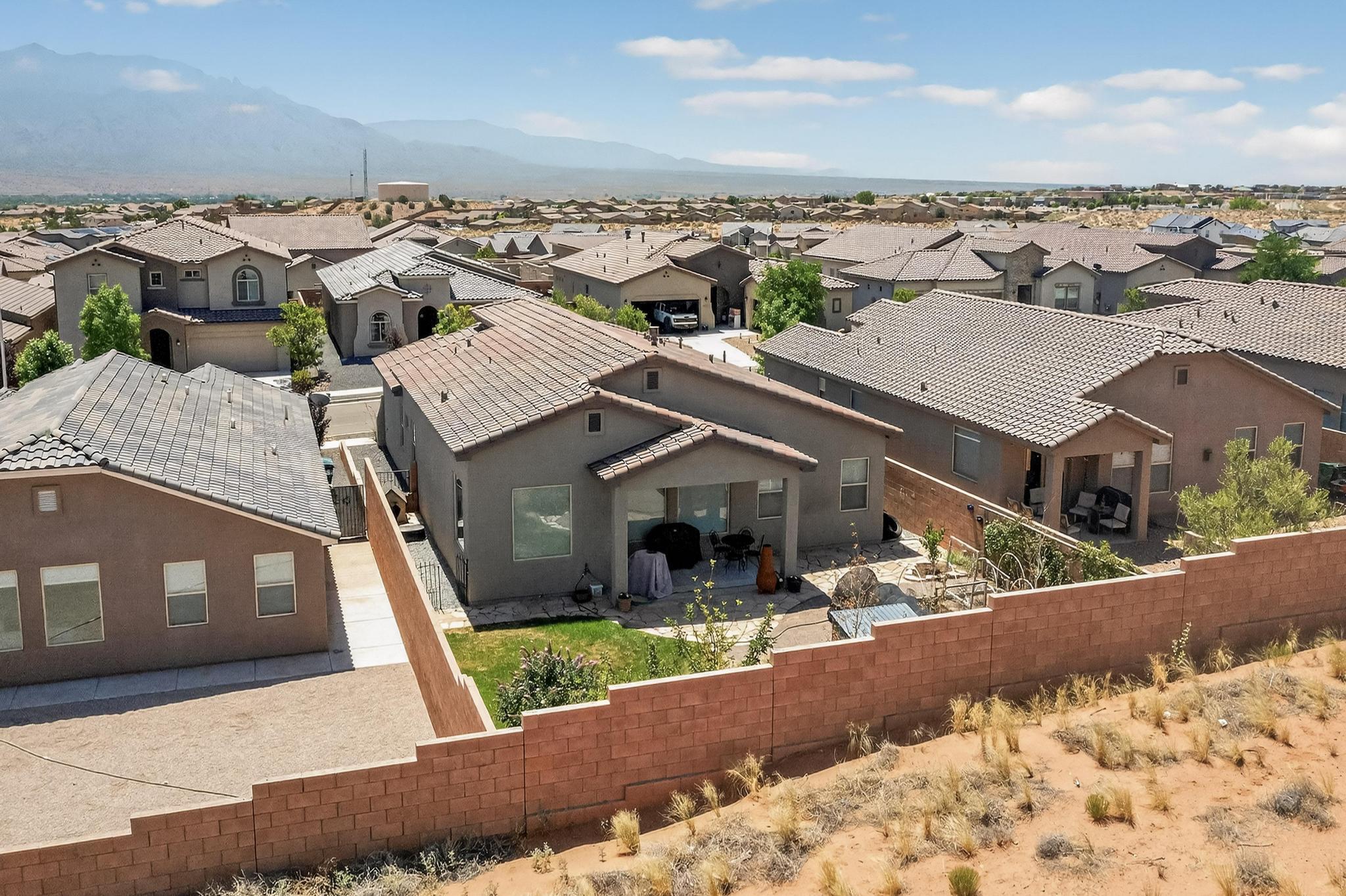 6925 CLEARY Loop NE