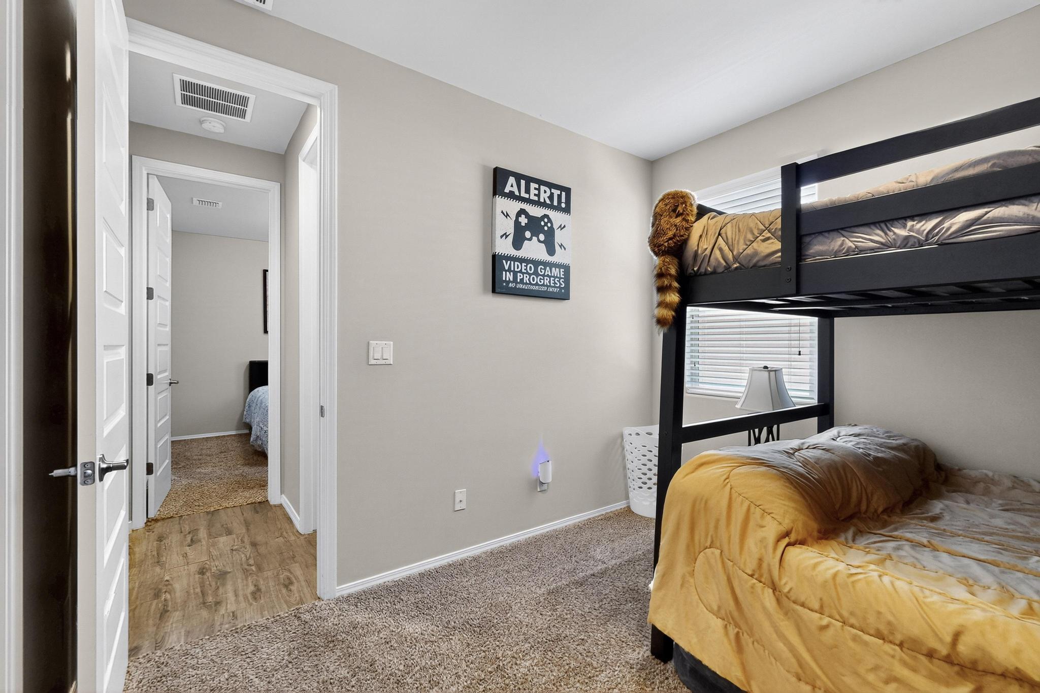 6925 CLEARY Loop NE