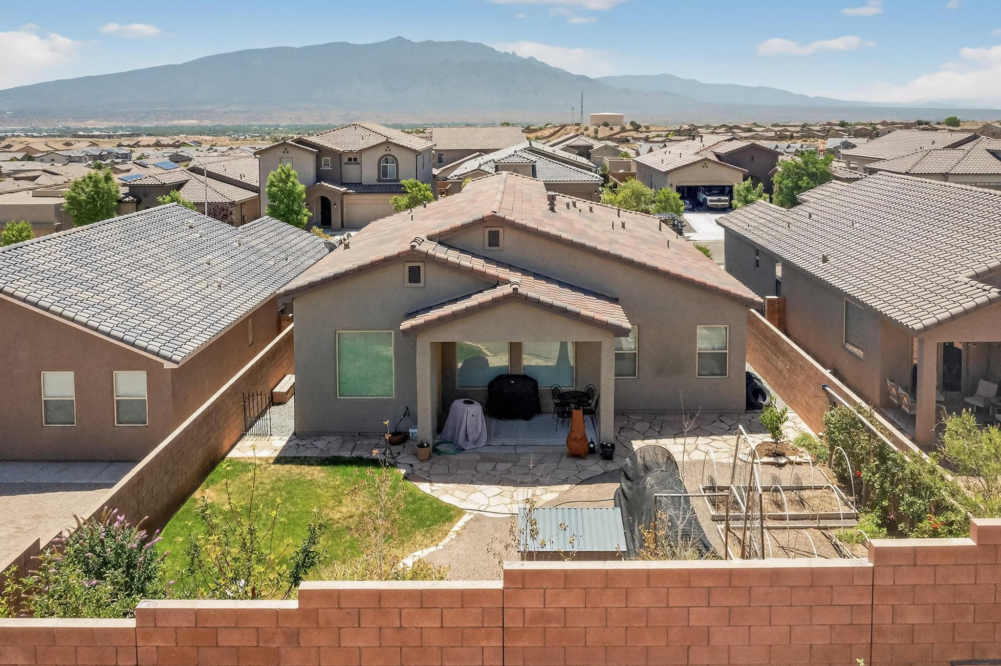 6925 CLEARY Loop NE