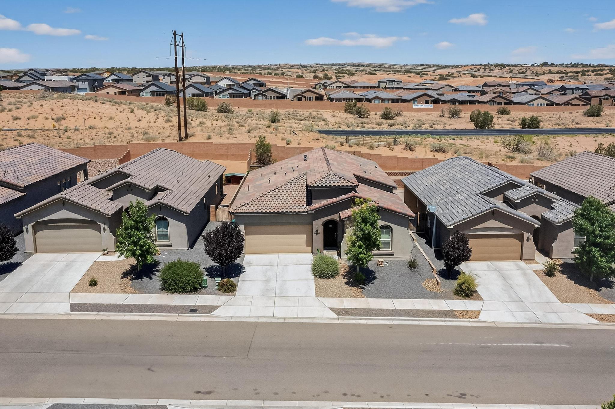 6925 CLEARY Loop NE