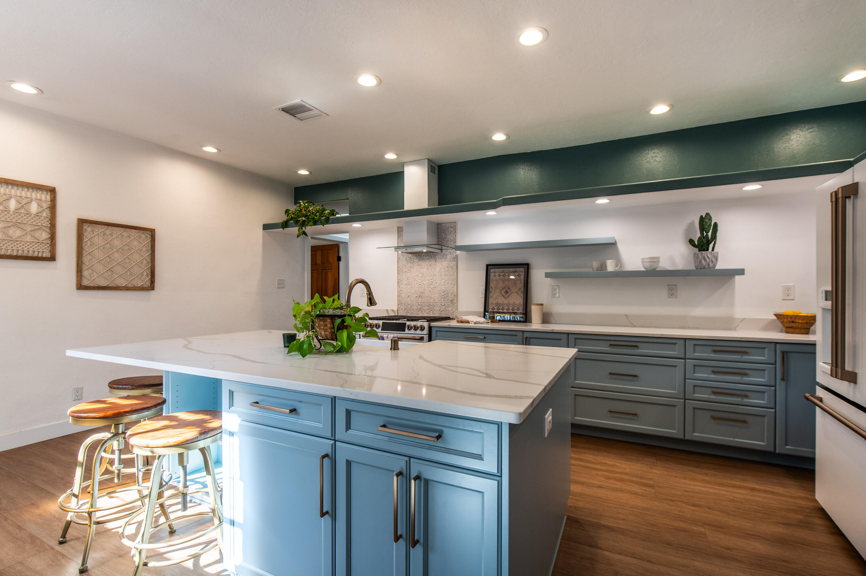 2700 RIO GRANDE Boulevard NW