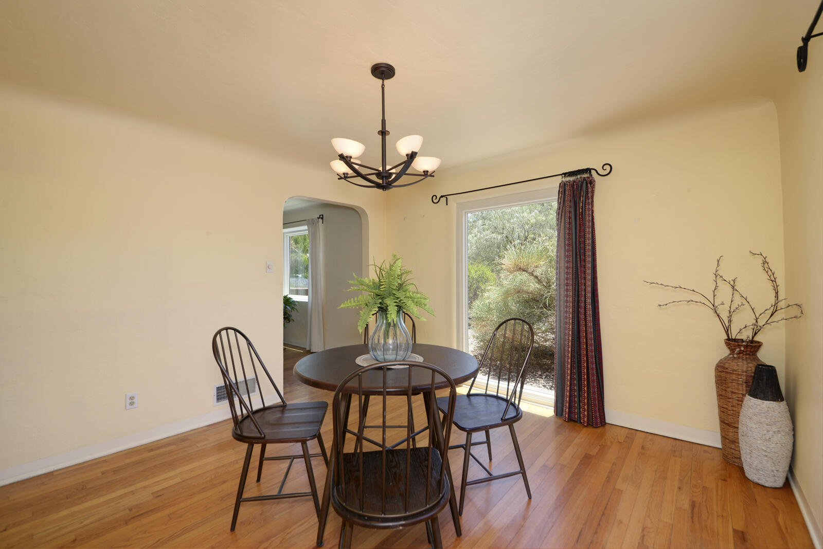 525 SOLANO Drive SE