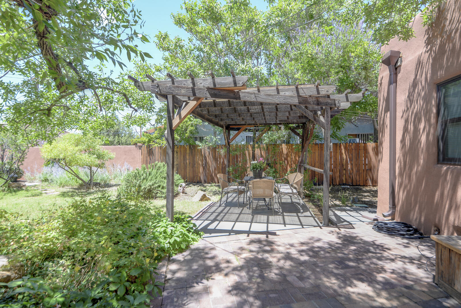 525 SOLANO Drive SE