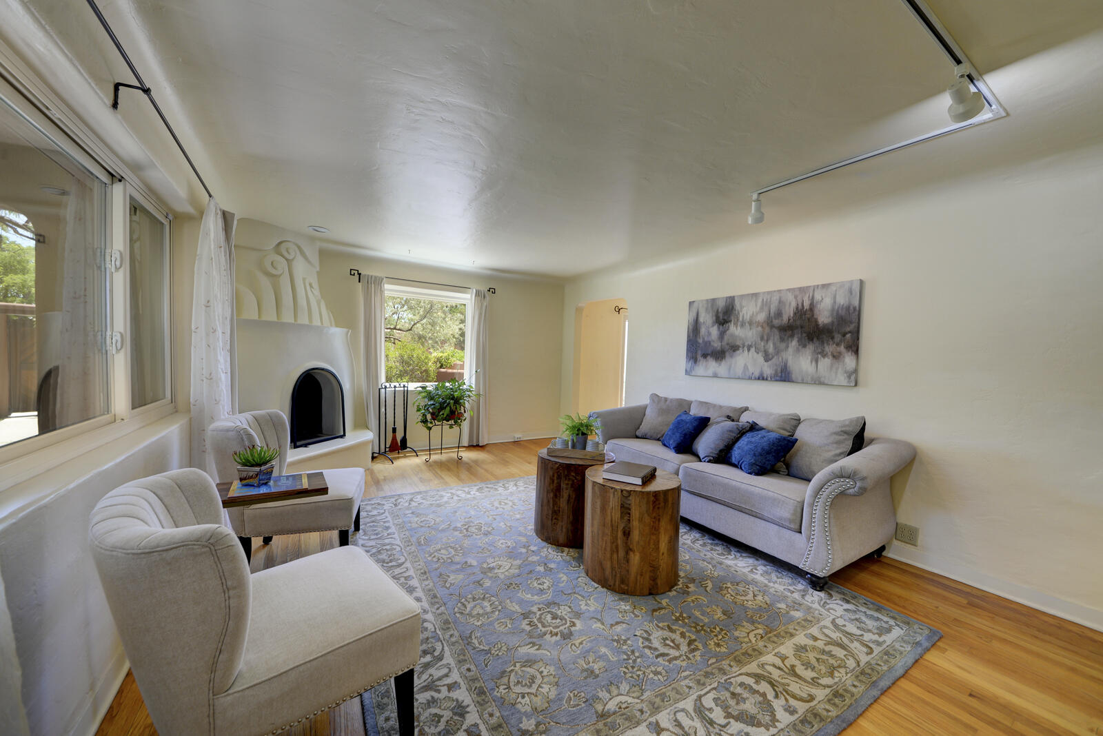 525 SOLANO Drive SE