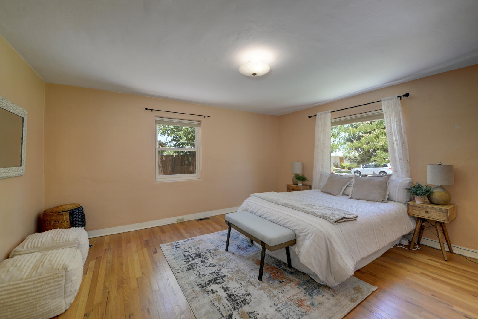 525 SOLANO Drive SE