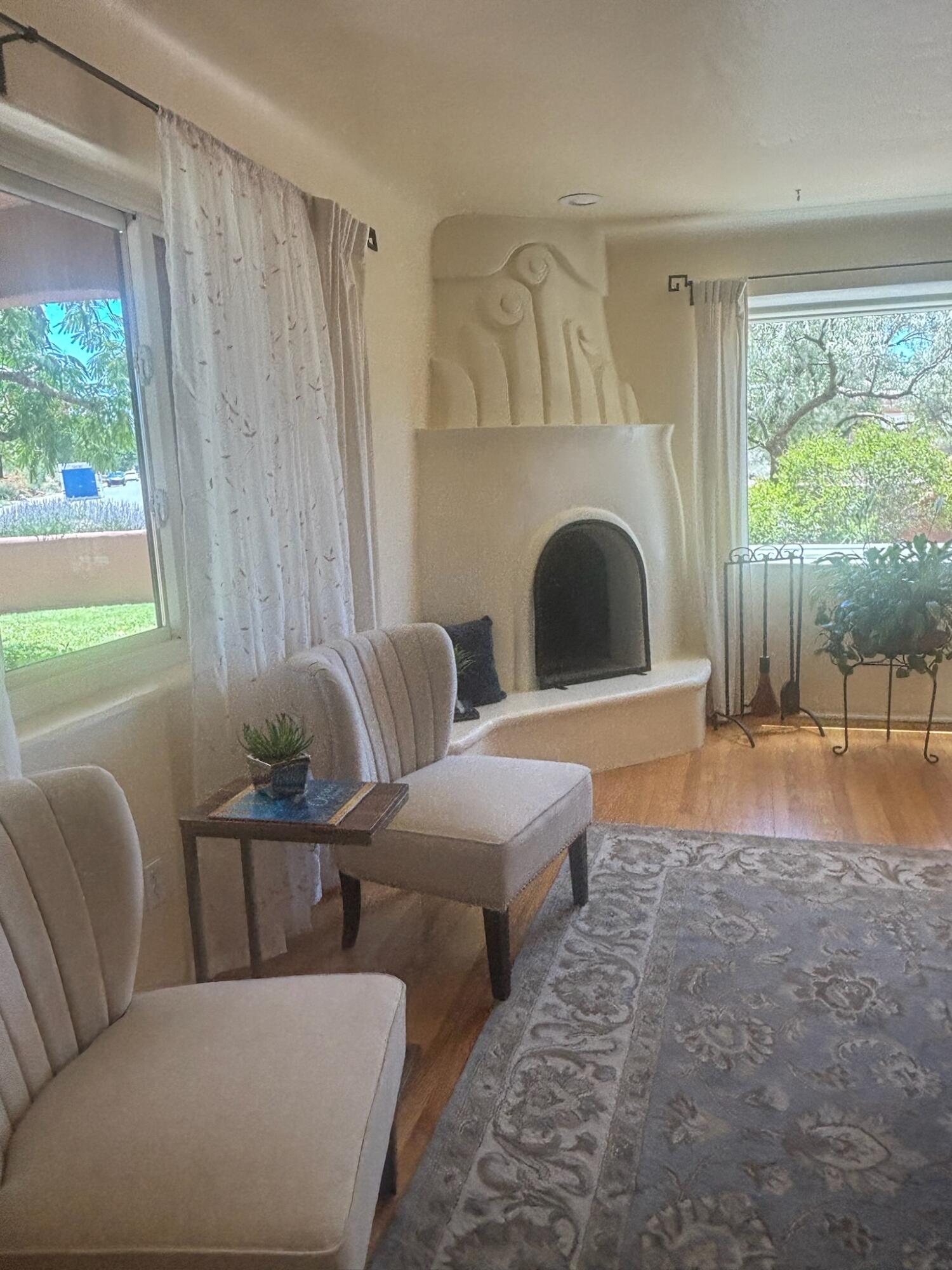 525 SOLANO Drive SE