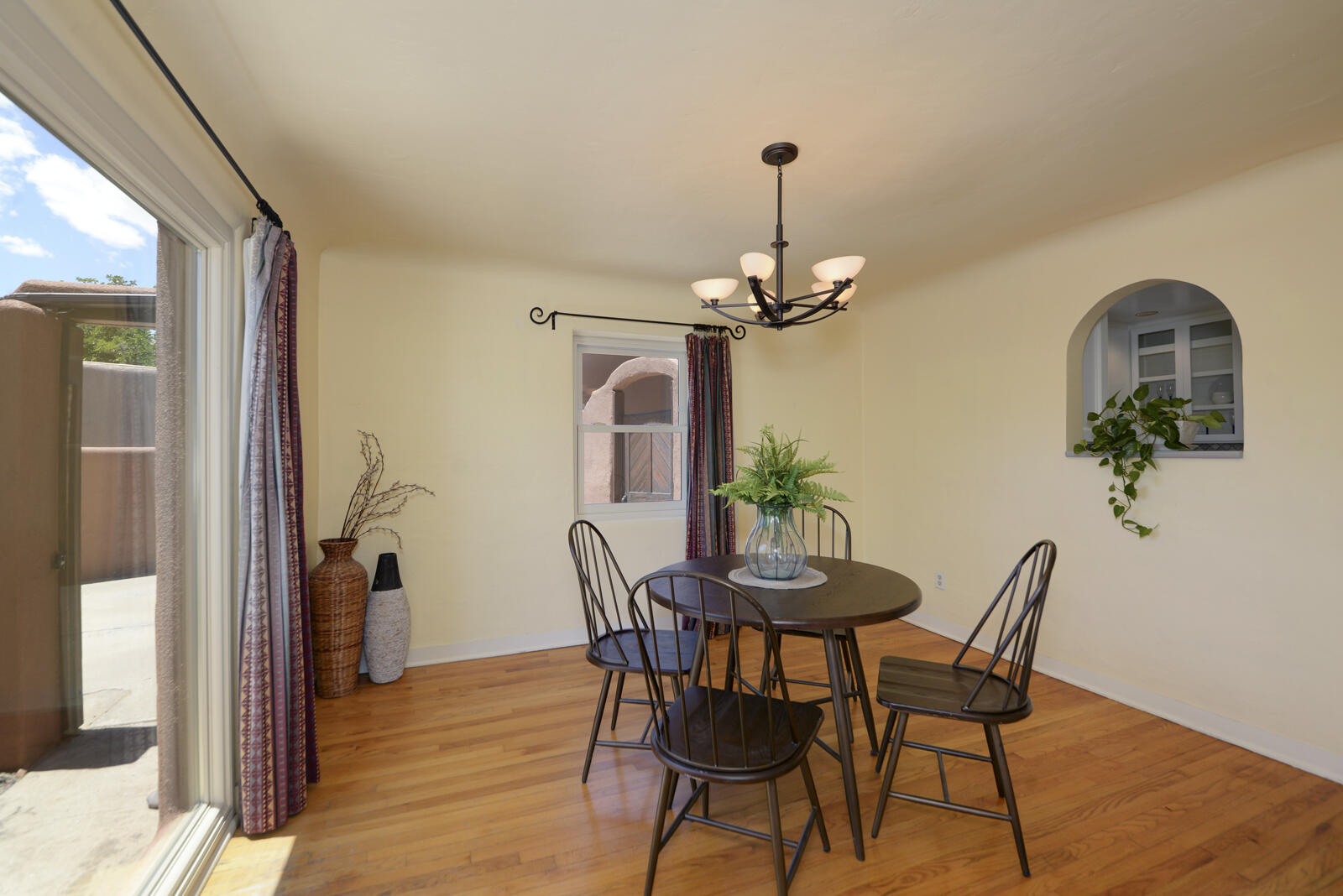 525 SOLANO Drive SE
