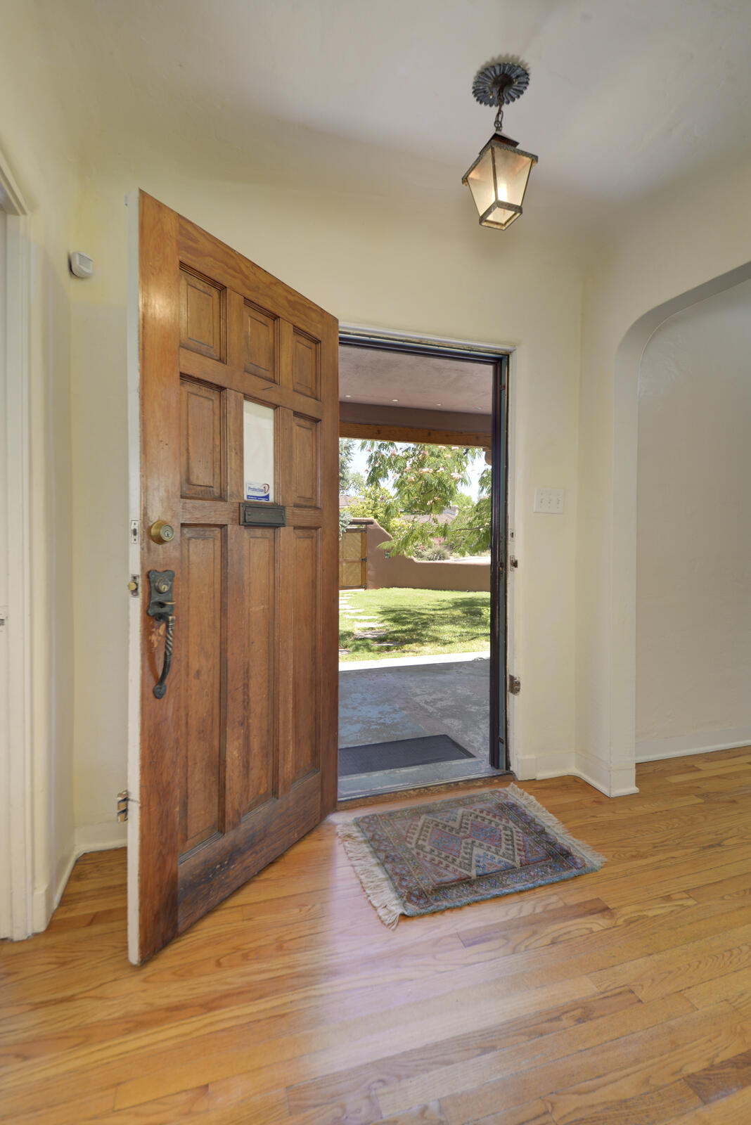 525 SOLANO Drive SE