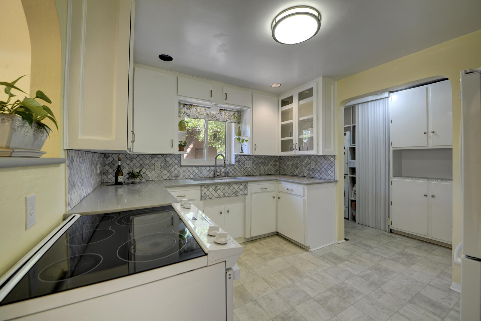 525 SOLANO Drive SE