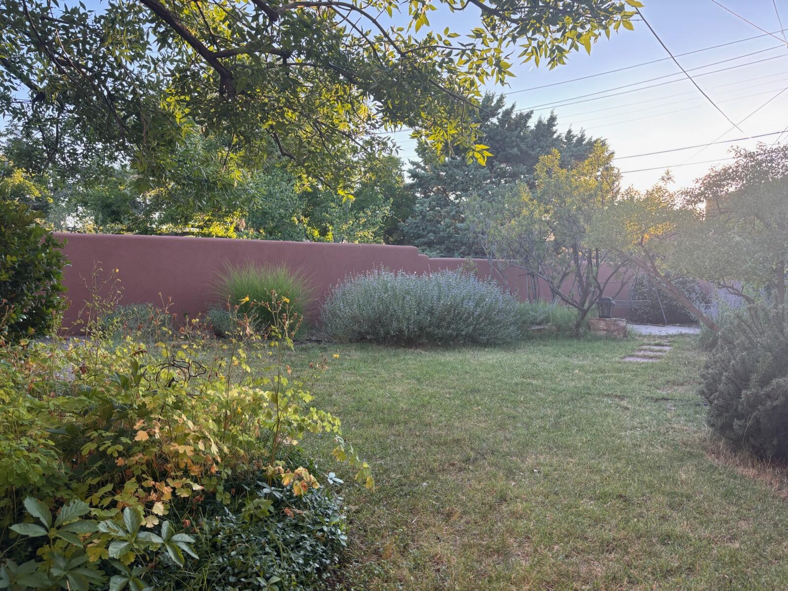 525 SOLANO Drive SE