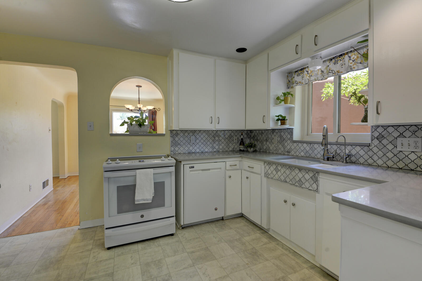 525 SOLANO Drive SE