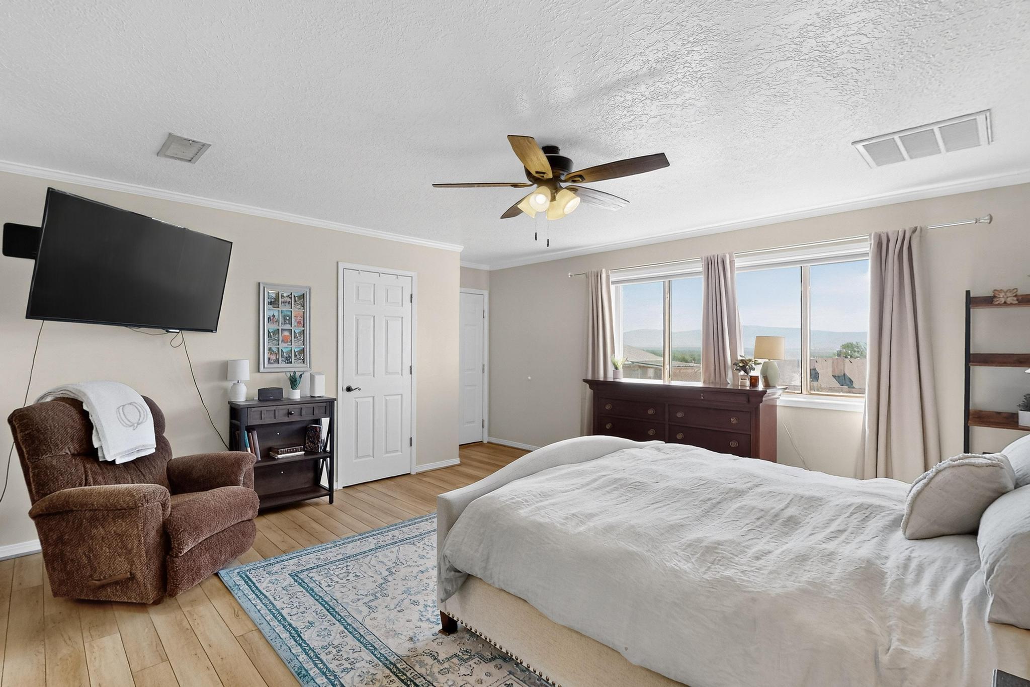 1421 HILLSIDE Drive