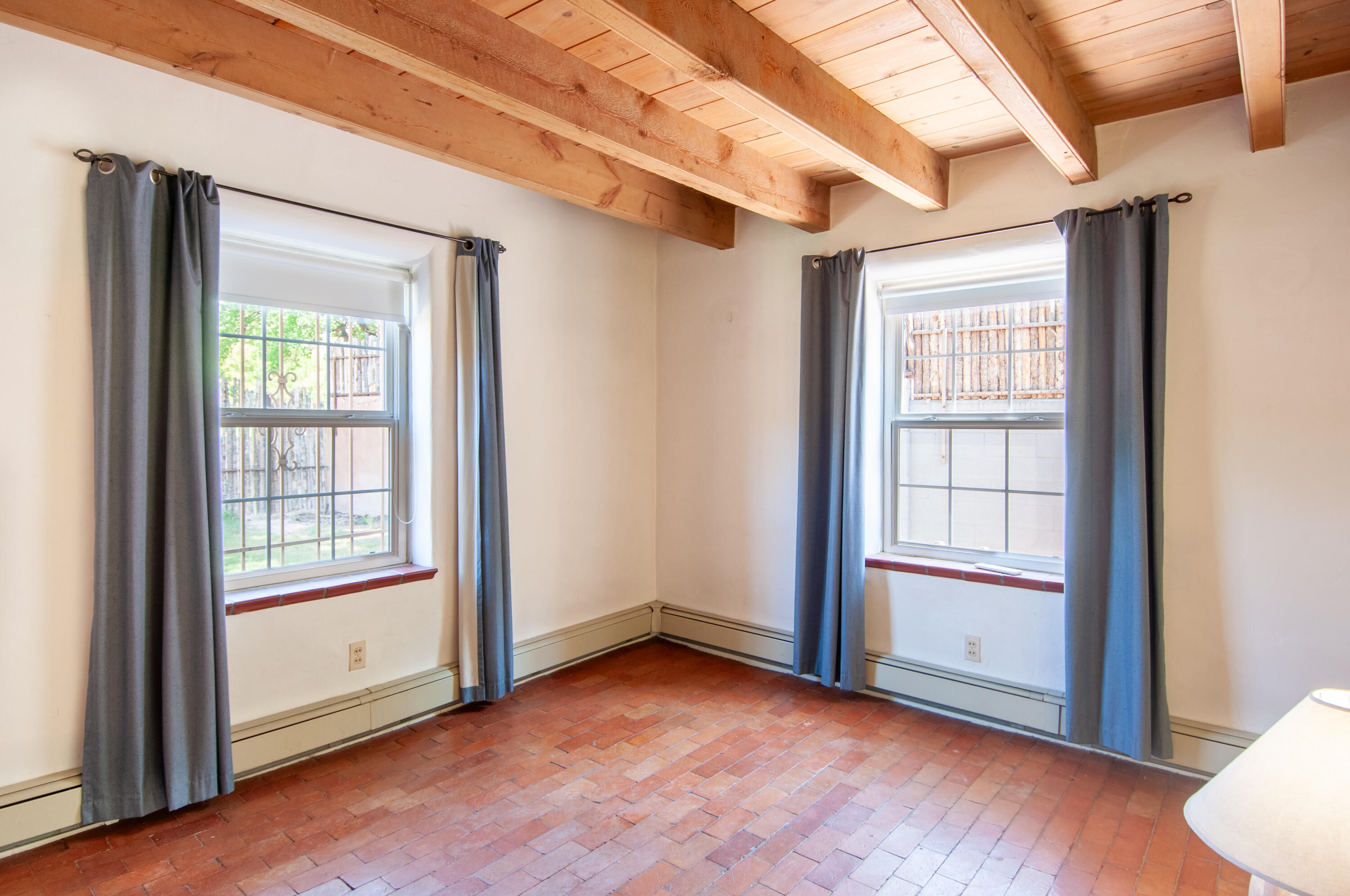 929 AVENIDA ESTRELLITA NE