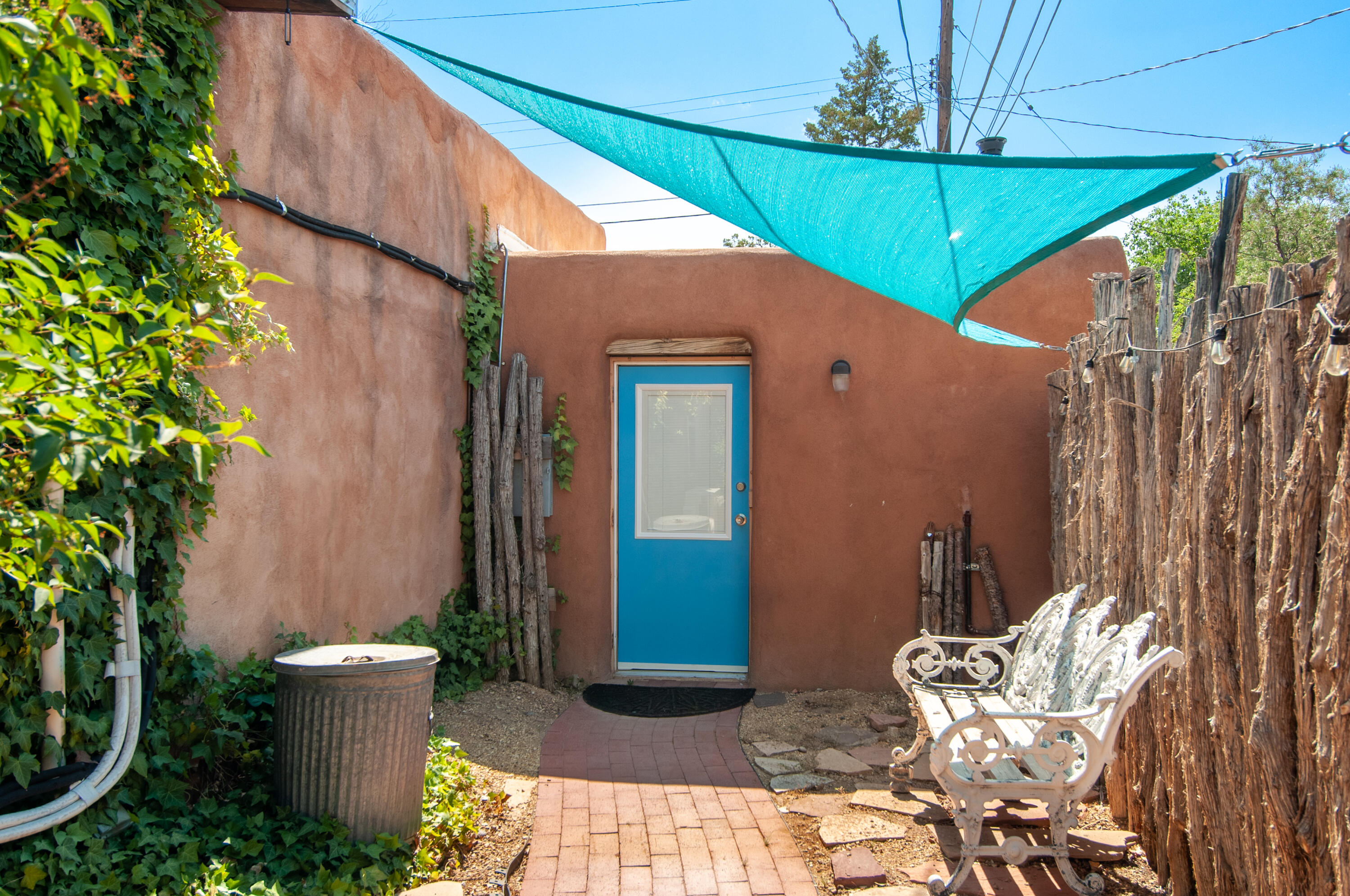 929 AVENIDA ESTRELLITA NE