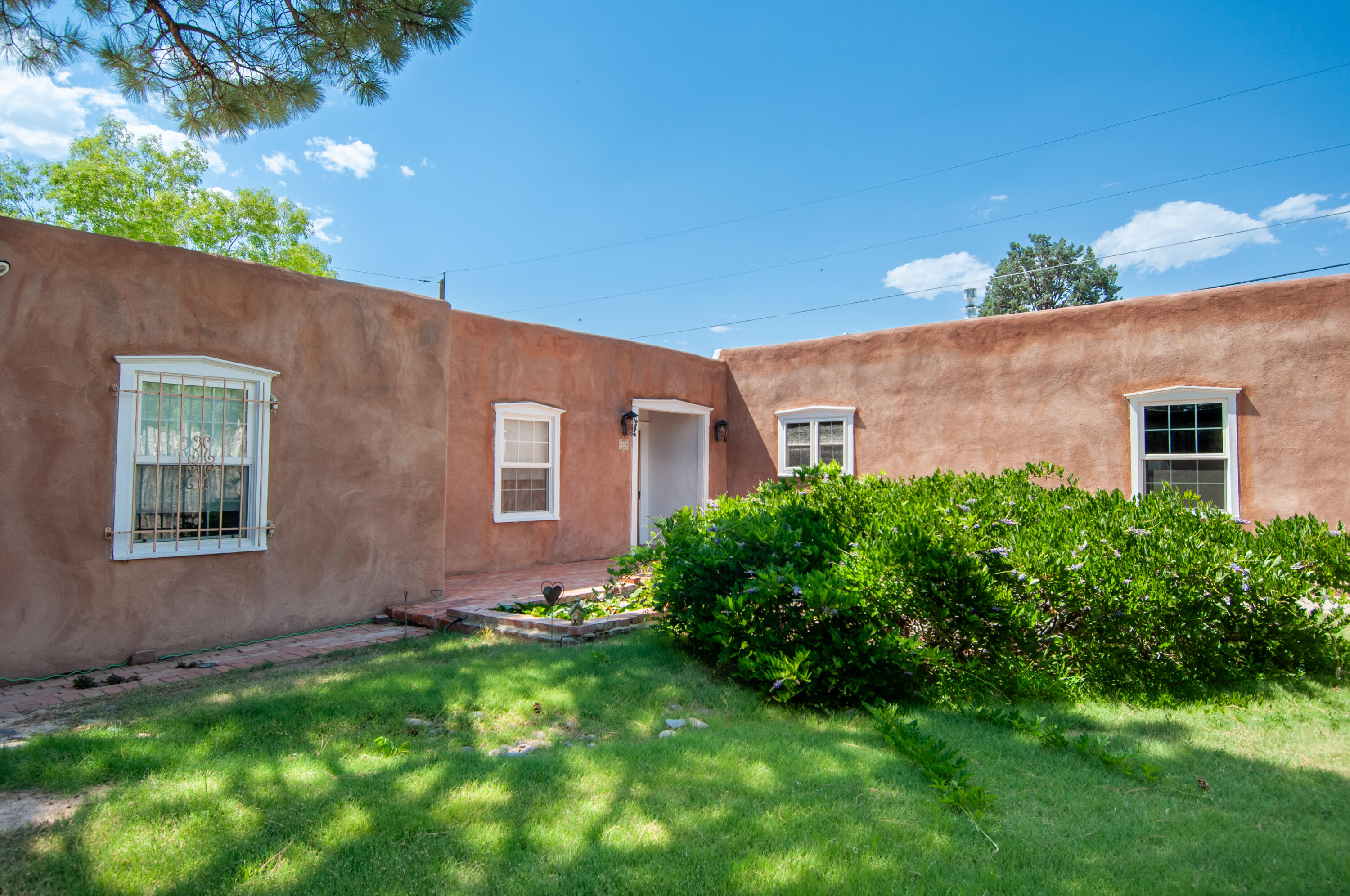 929 AVENIDA ESTRELLITA NE