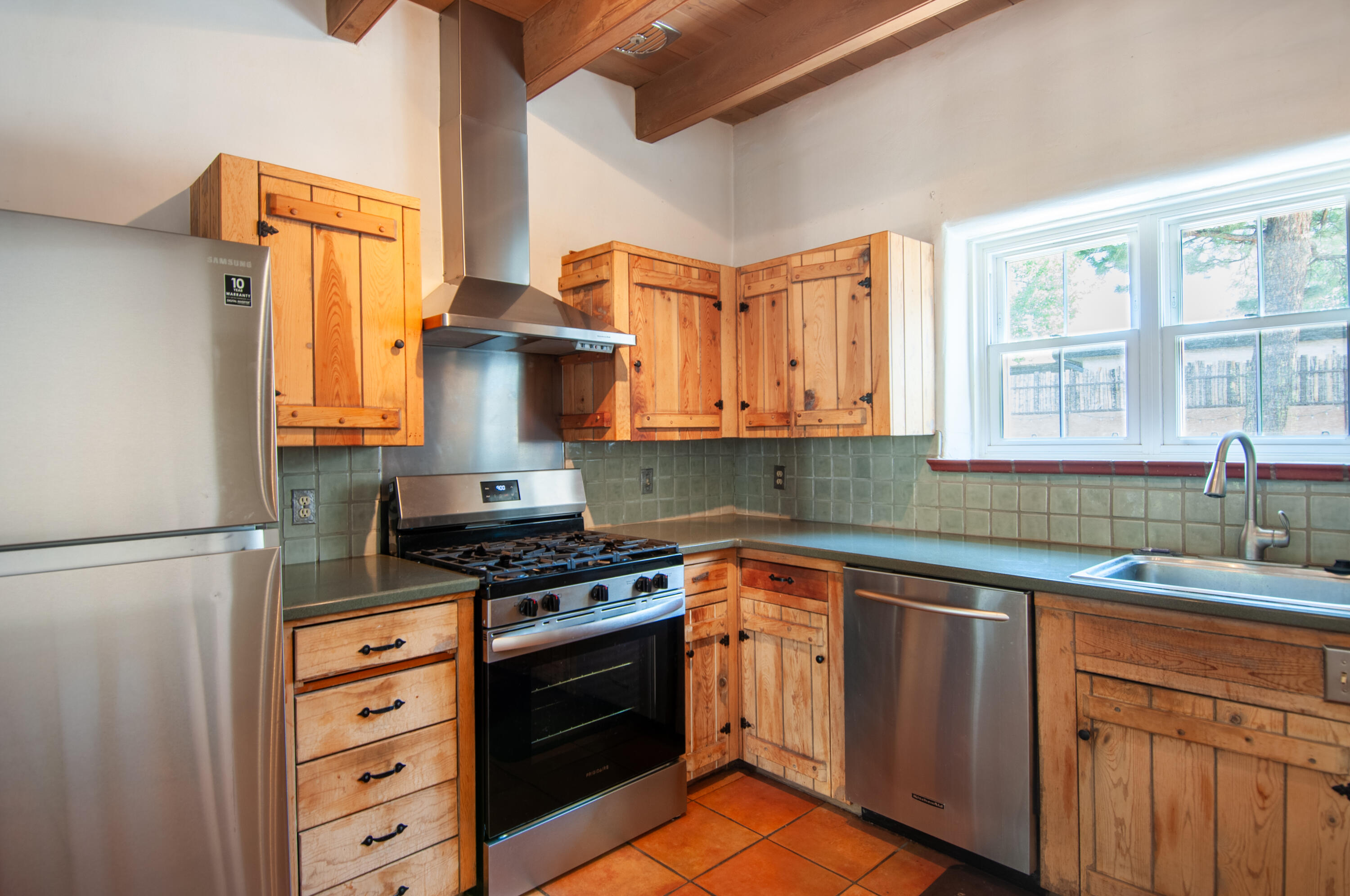 929 AVENIDA ESTRELLITA NE