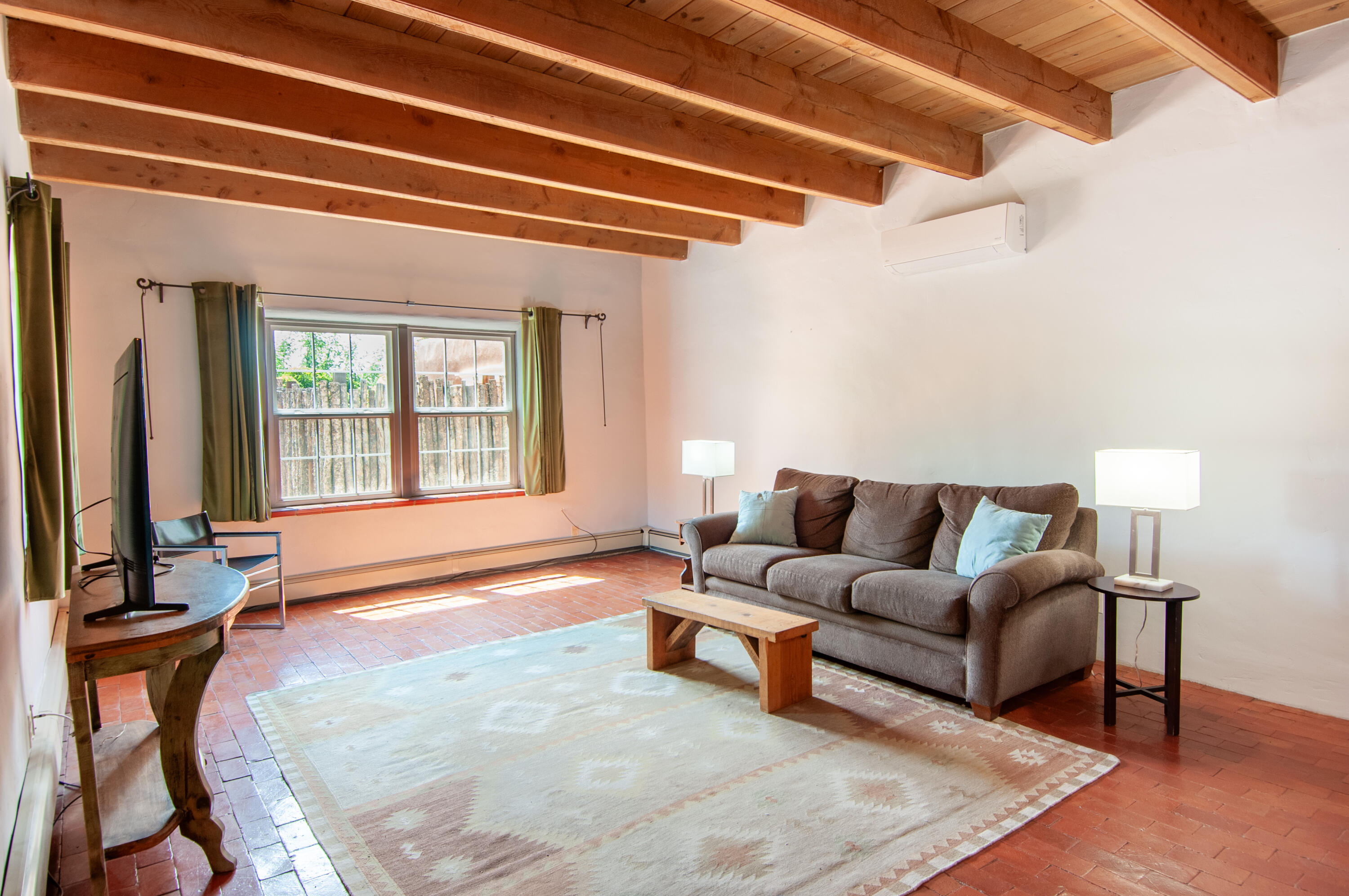 929 AVENIDA ESTRELLITA NE