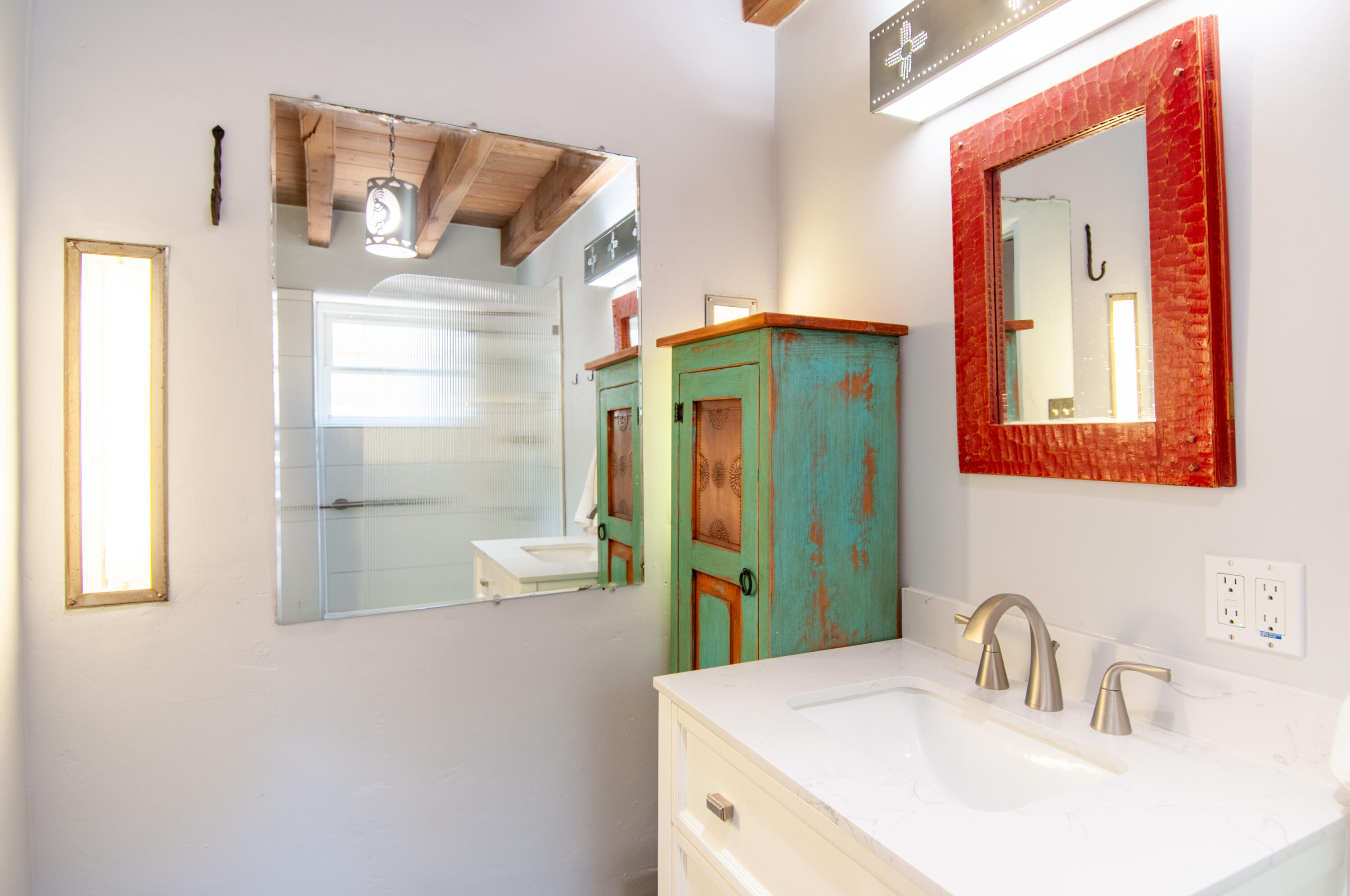 929 AVENIDA ESTRELLITA NE