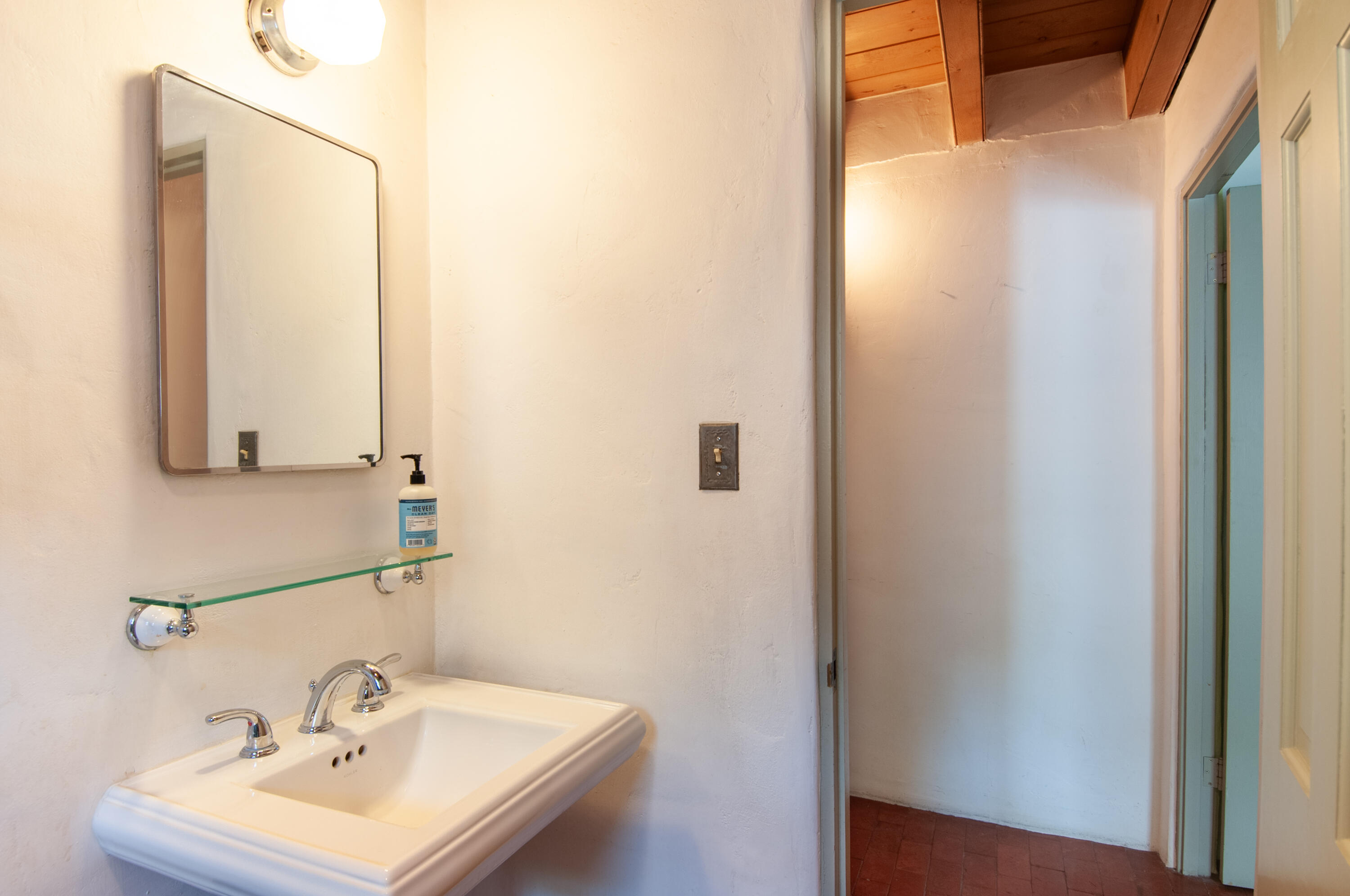 929 AVENIDA ESTRELLITA NE