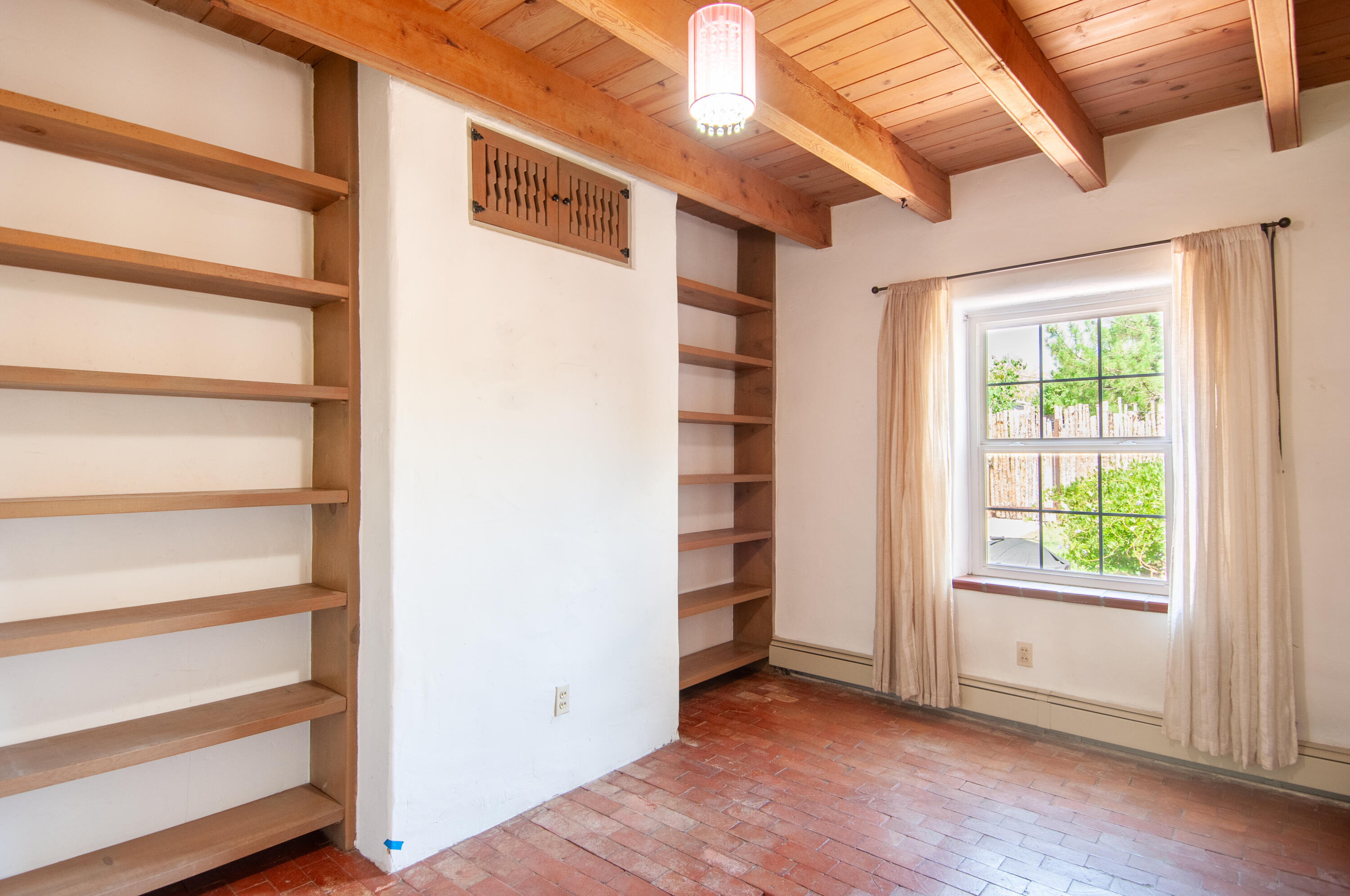 929 AVENIDA ESTRELLITA NE