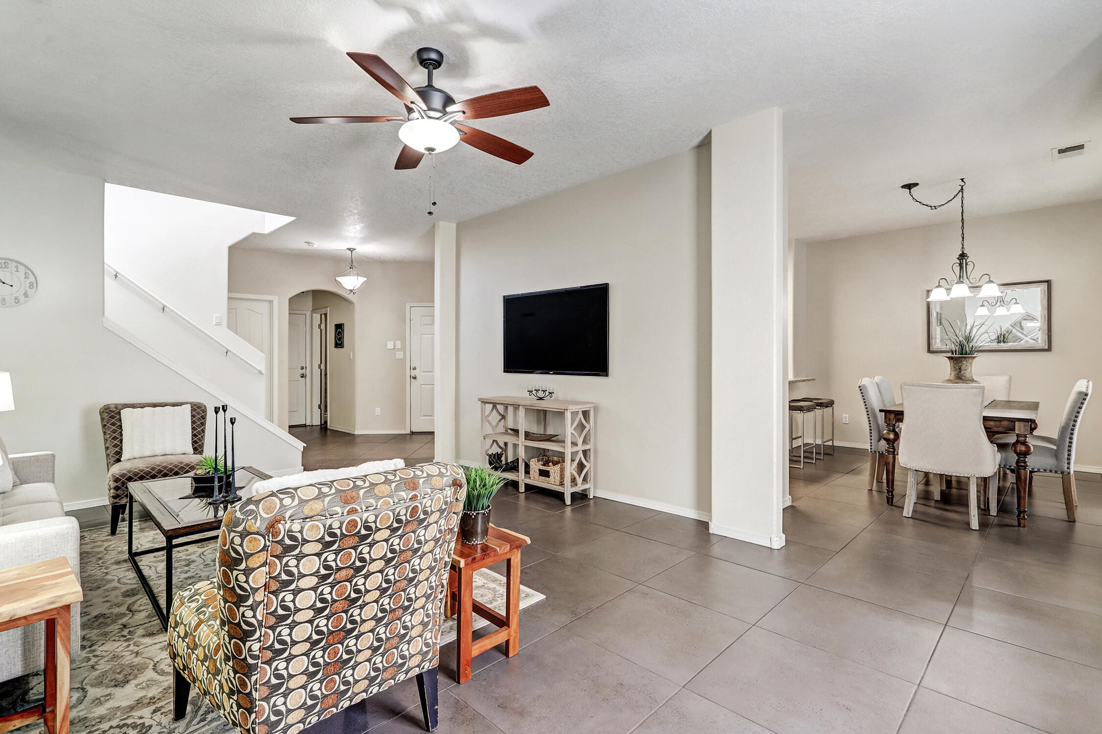 1712 AVENIDA REAL NW