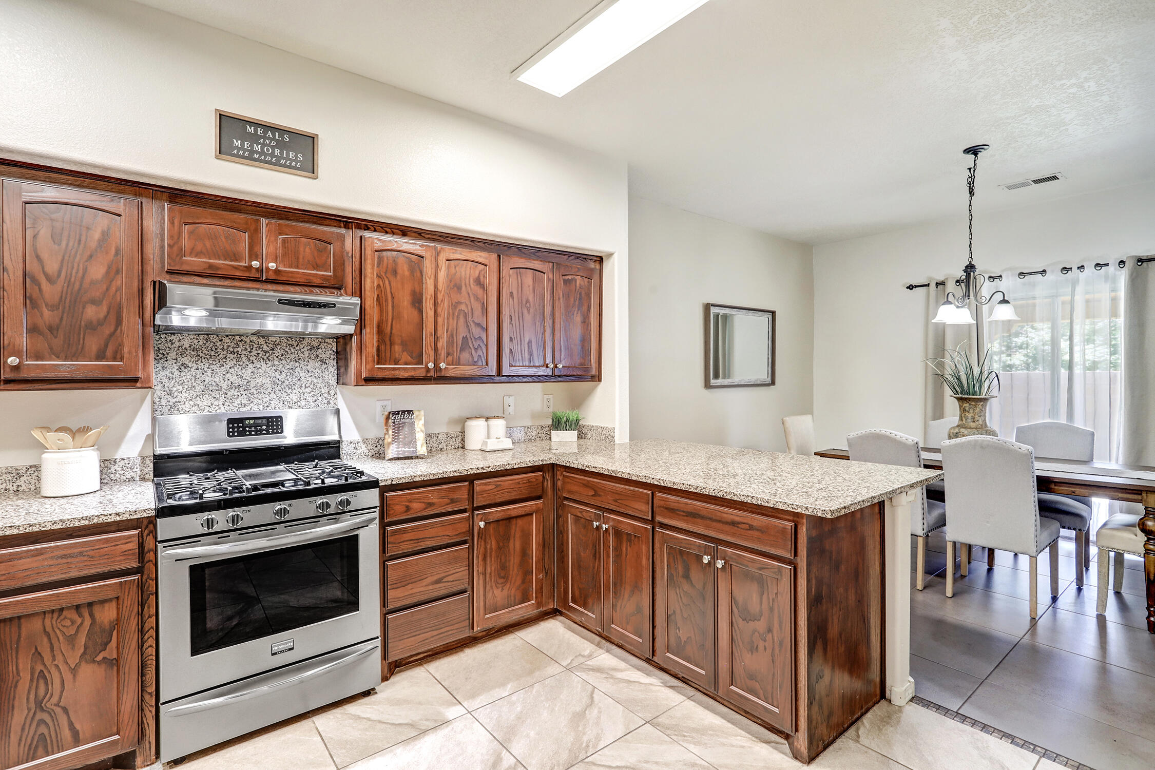 1712 AVENIDA REAL NW