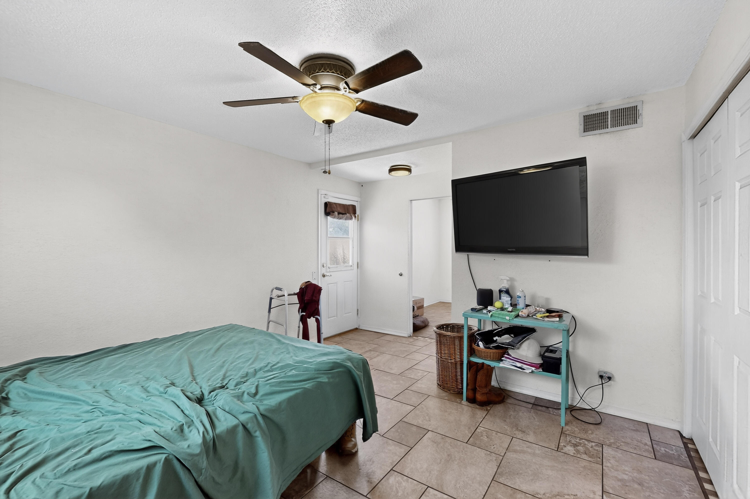 855 Foxcroft Loop