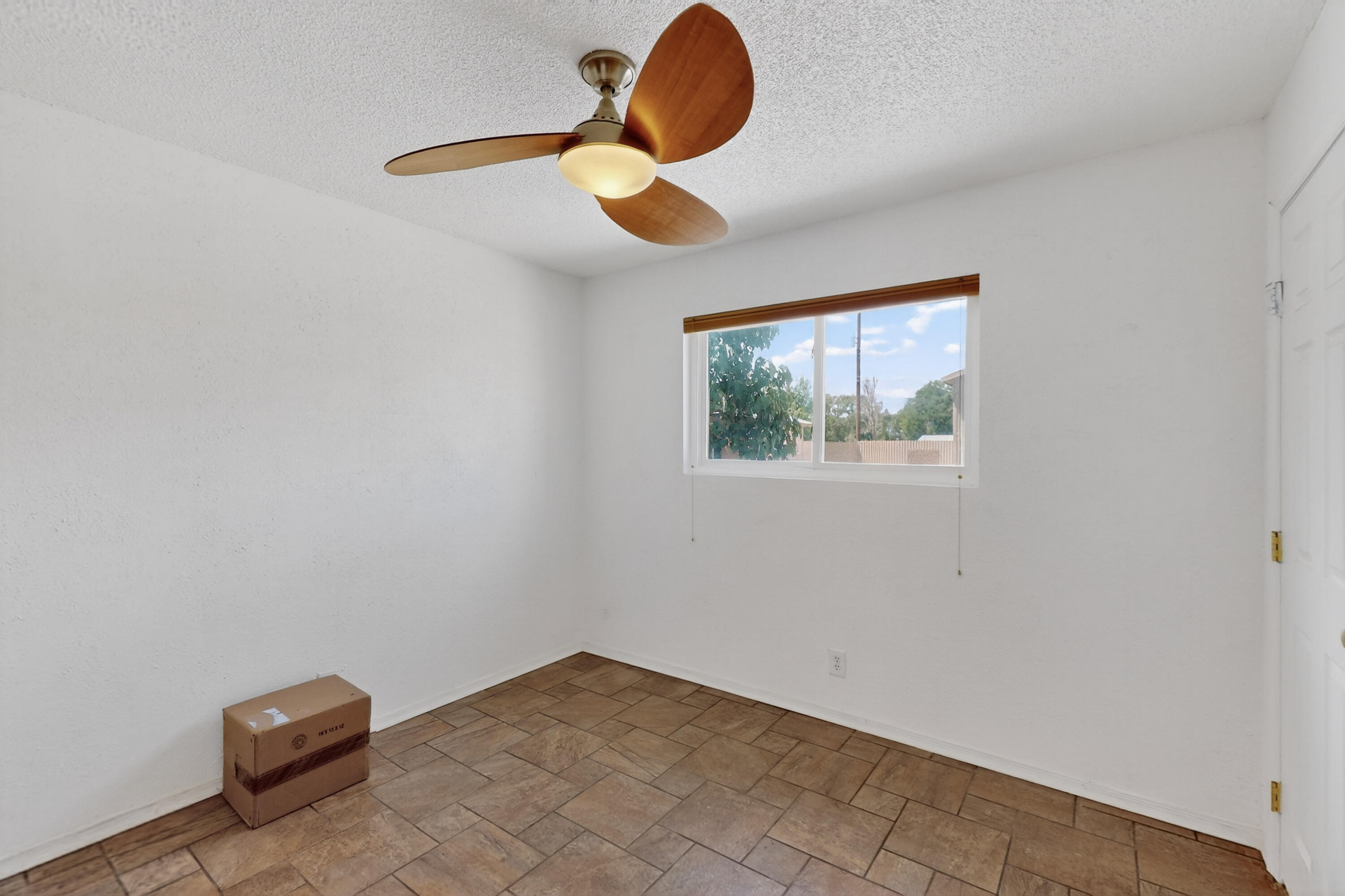 855 Foxcroft Loop