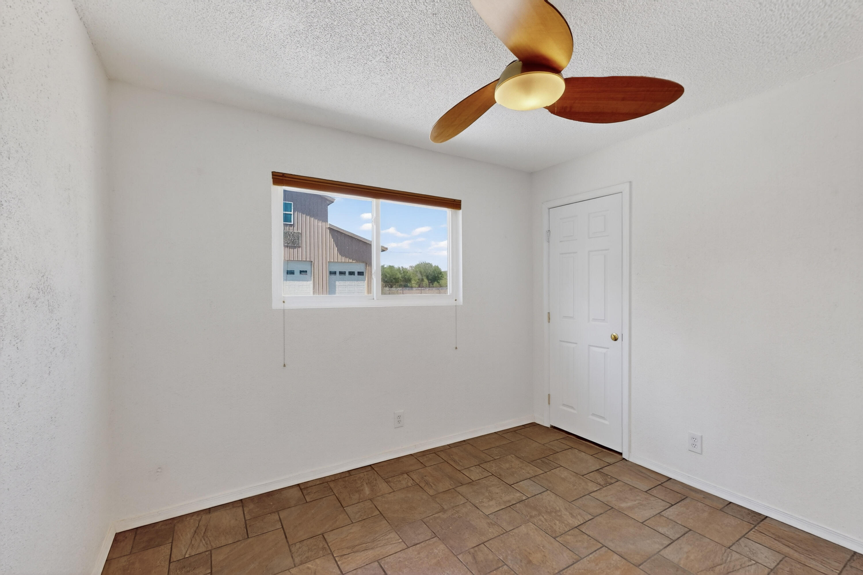 855 Foxcroft Loop