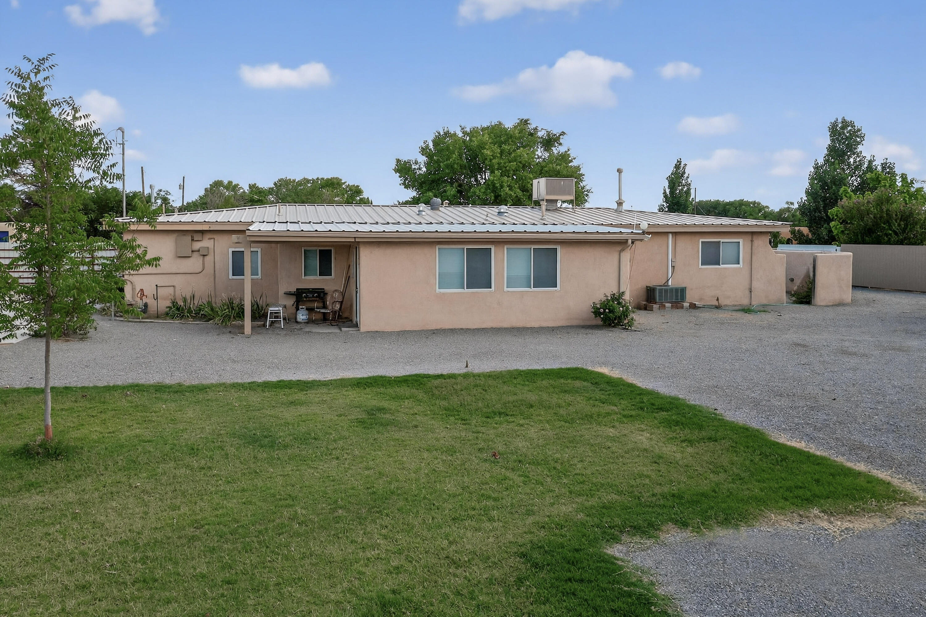 855 Foxcroft Loop